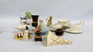 A GROUP OF SUNDRY CHINA TO INCLUDE CARLTON WARE TOAST RACK AND VASE,