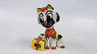 A LORNA BAILEY COLLECTORS CHRISTMAS CAT AND PRESENT, BEARING SIGNATURE H 12.5CM.