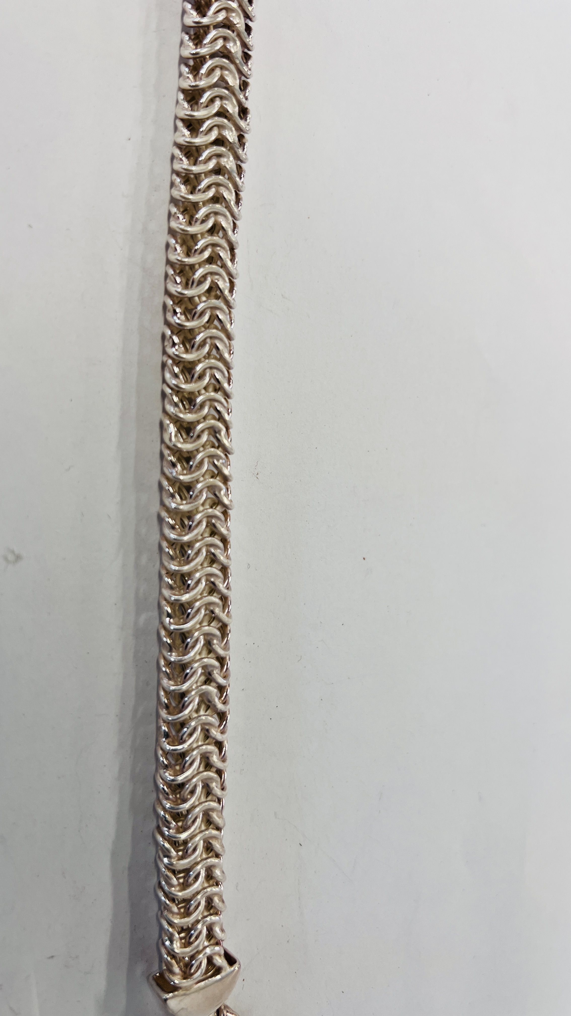 BOXED SILVER WOVEN BRACELET. - Image 4 of 7