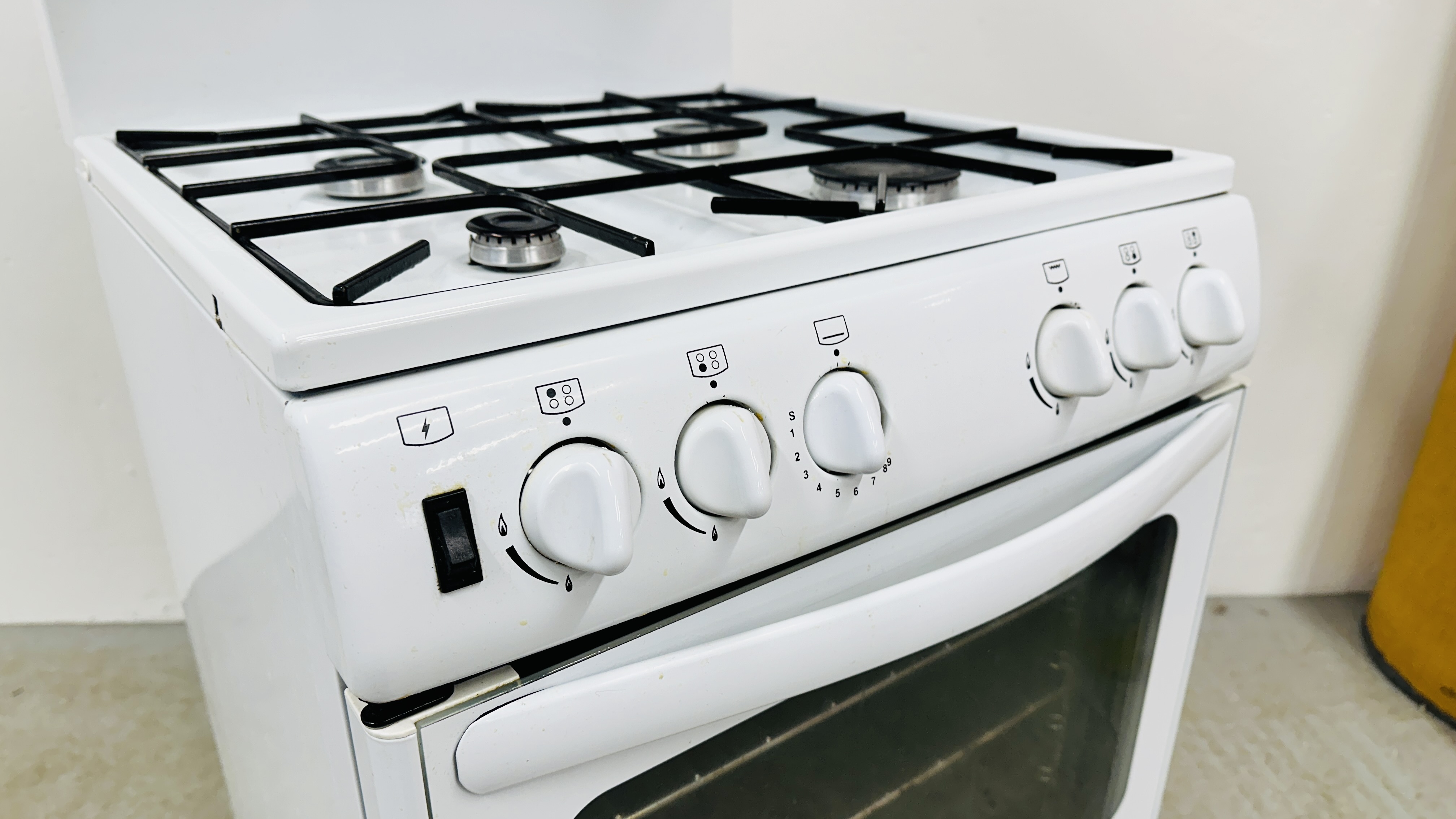 A NEW WORLD MAINS GAS COOKER - CONDITION OF SALE TO BE INSTALLED AND SERVICED BY GAS SAFE QUALIFIED - Image 4 of 8