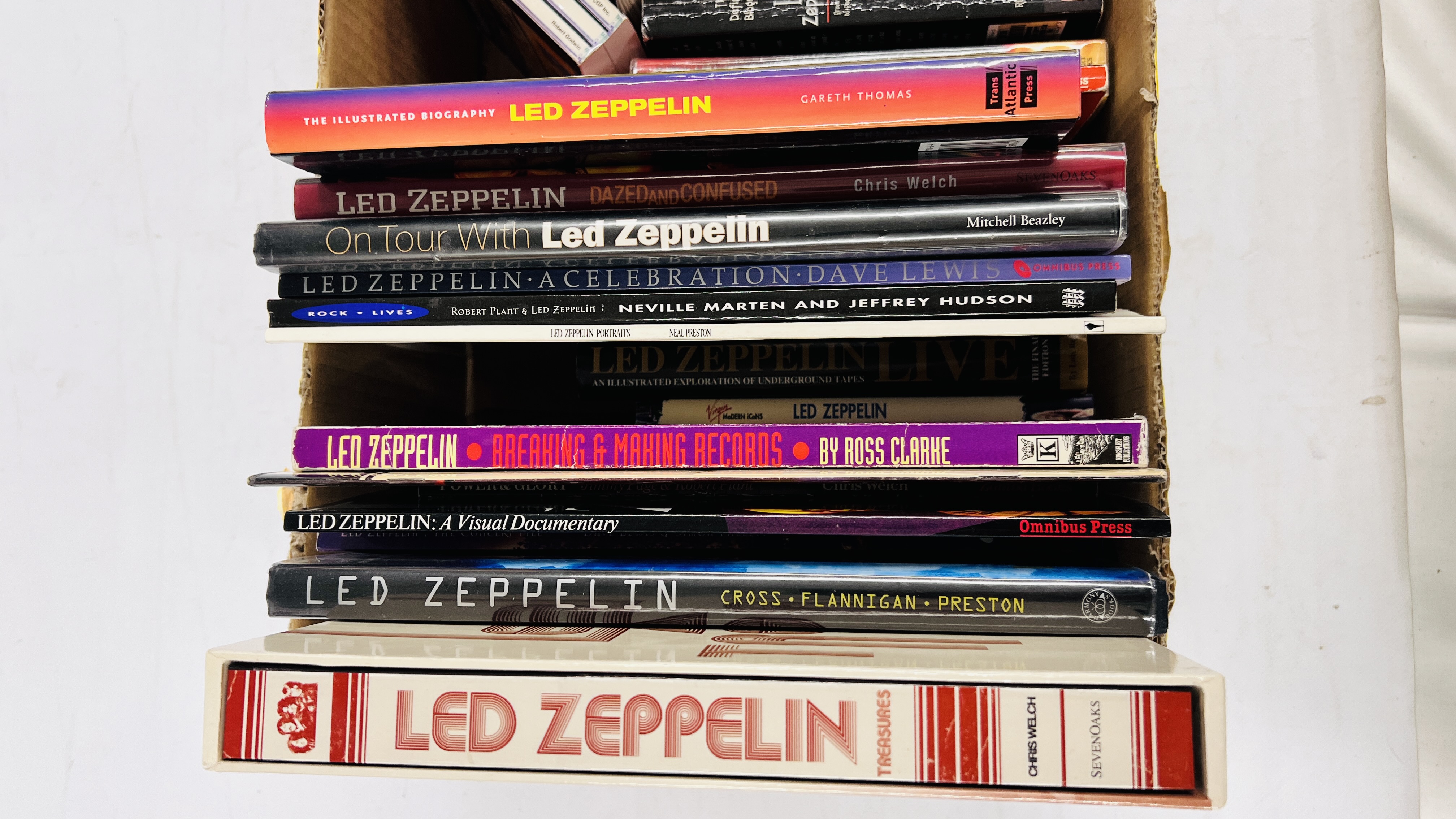 A COLLECTION OF LED ZEPPELIN BOOKS TO INCLUDE ILLUSTRATED BIOGRAPH, TREASURES OF LED ZEPPELIN, - Image 3 of 3