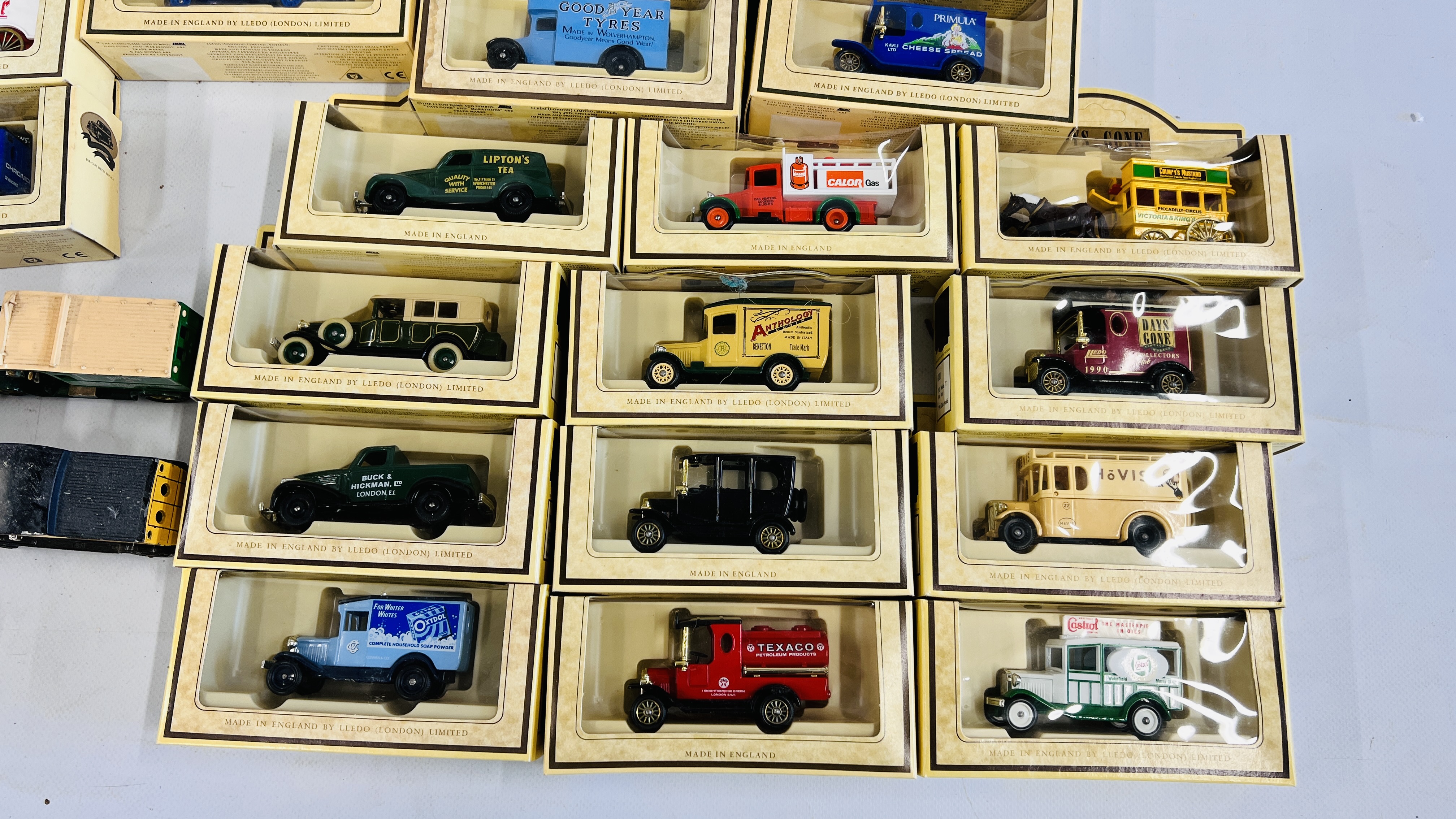 LARGE COLLECTION BOXED DIE-CAST VEHICLES INCLUDING LLEDO. - Image 2 of 9