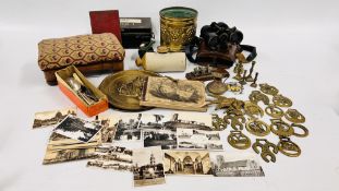 A BOX OF MIXED COLLECTIBLES TO INCLUDE BRASS CANDLE STICKS, LOCAL POSTCARDS,