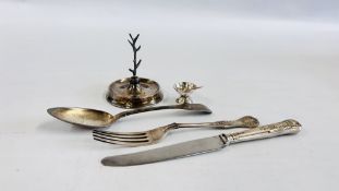 A SILVER RING STAND, LONDON ASSAY SILVER SALT AND UNMARKED SPOON, SILVER KINGS PATTERN FORK,