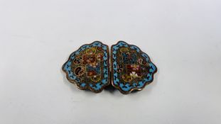 A VINTAGE JAPANESE CLOISONNE ENAMEL BUCKLE - L 8CM X H 5CM.