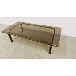 A RETRO SMOKED GLASS RECTANGULAR COFFEE TABLE ON BENT METAL LEGS.