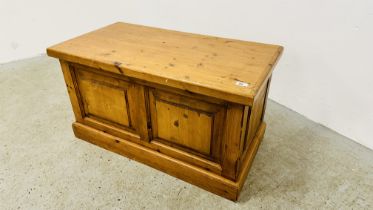 SOLID PINE BLANKET BOX, W 91CM X D 48CM X H 50CM.