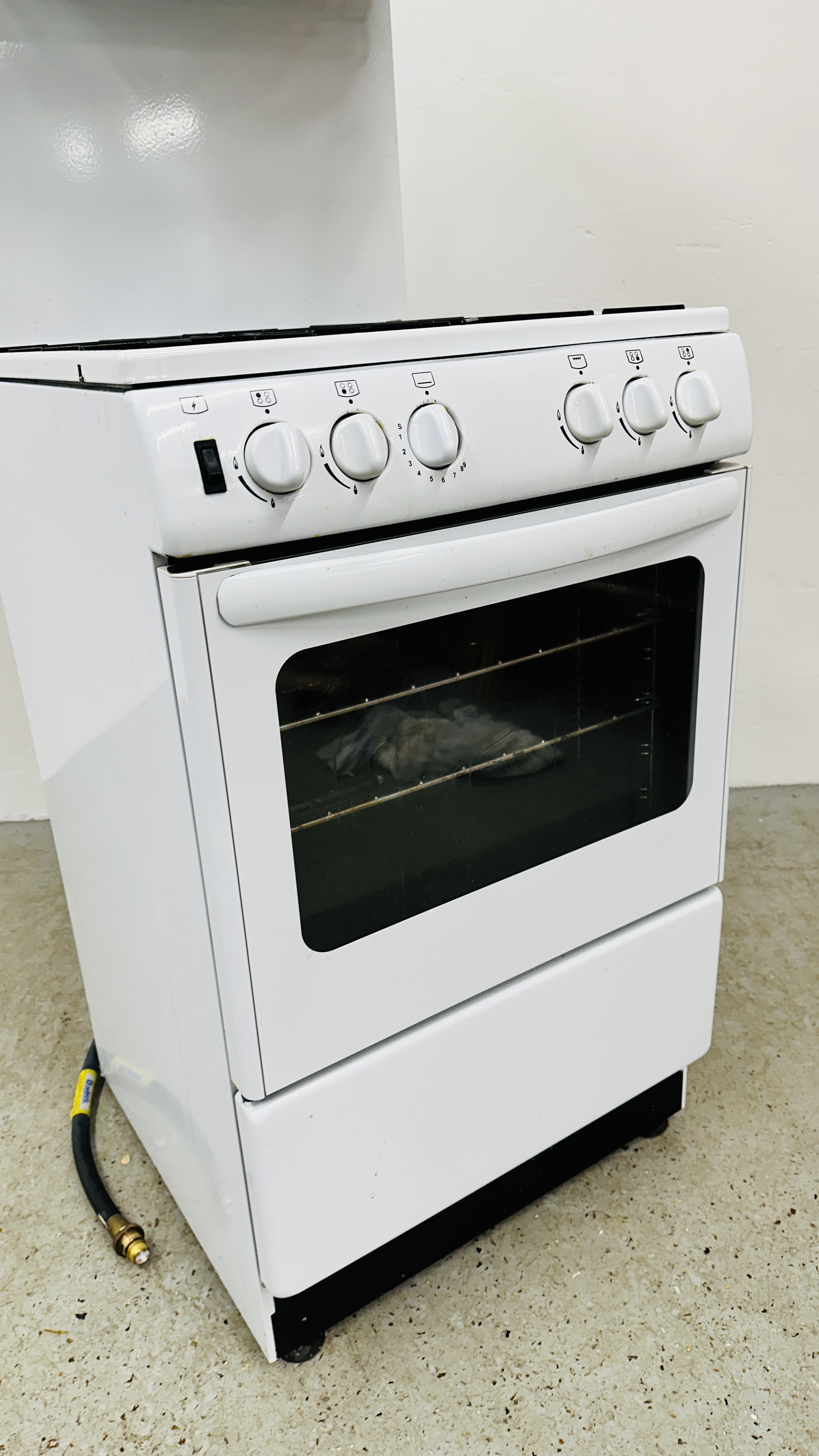 A NEW WORLD MAINS GAS COOKER - CONDITION OF SALE TO BE INSTALLED AND SERVICED BY GAS SAFE QUALIFIED - Image 5 of 8