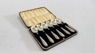 A CASED COMPOSED GROUP OF SILVER TEASPOONS VARIOUS DATES AND ASSAYS.