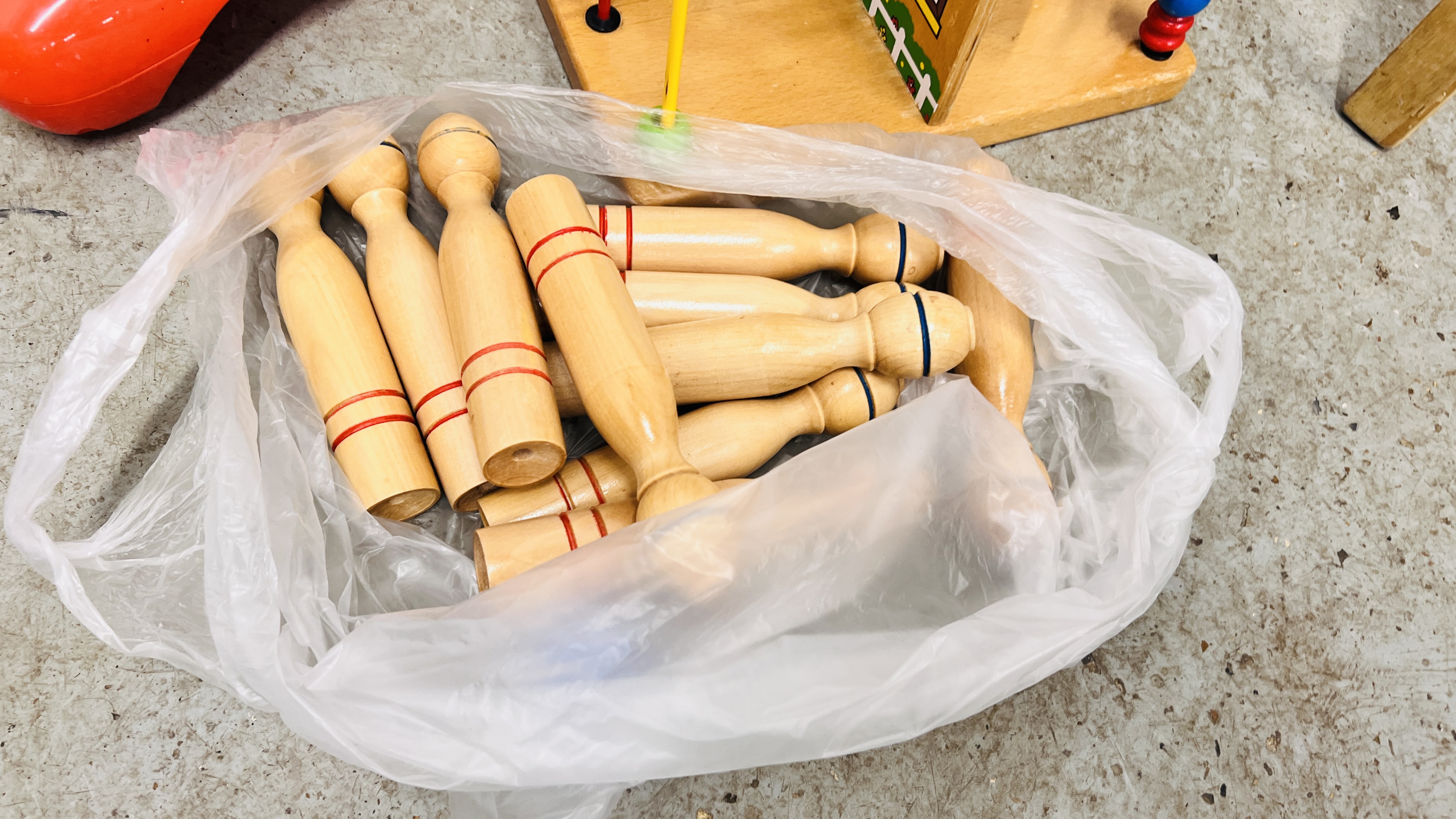 A GROUP OF WOODEN CHILDREN'S TOYS TO INCLUDE ROCKING HORSE, TEDDY BEAR, STOOL, ABACUS ETC. - Image 5 of 6