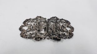 AN ELABORATE ANTIQUE SILVER FILGREE TWO PART BELT BUCKLE DEPICTING CHERUBS AND SWAGS,