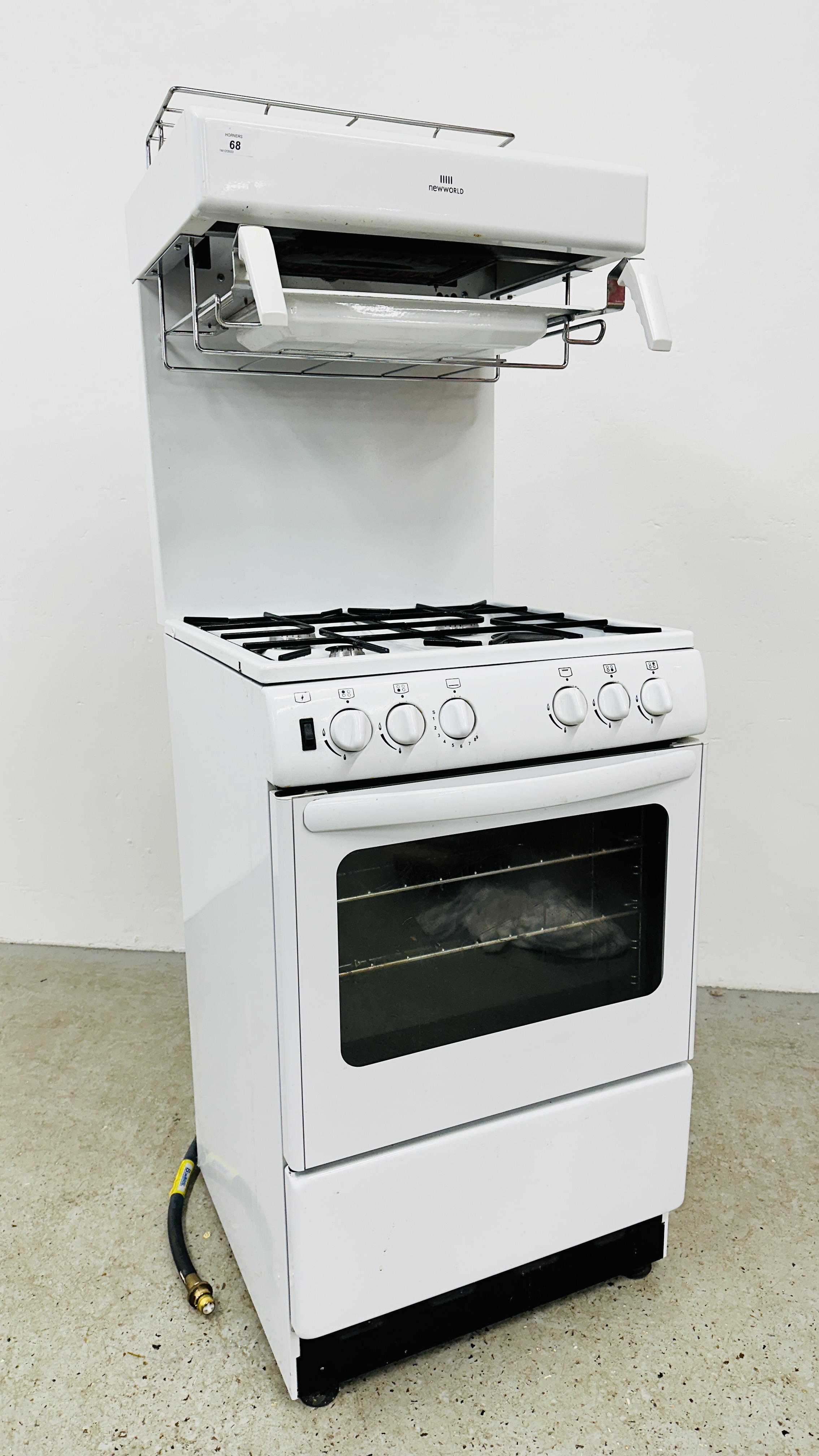 A NEW WORLD MAINS GAS COOKER - CONDITION OF SALE TO BE INSTALLED AND SERVICED BY GAS SAFE QUALIFIED - Image 2 of 8