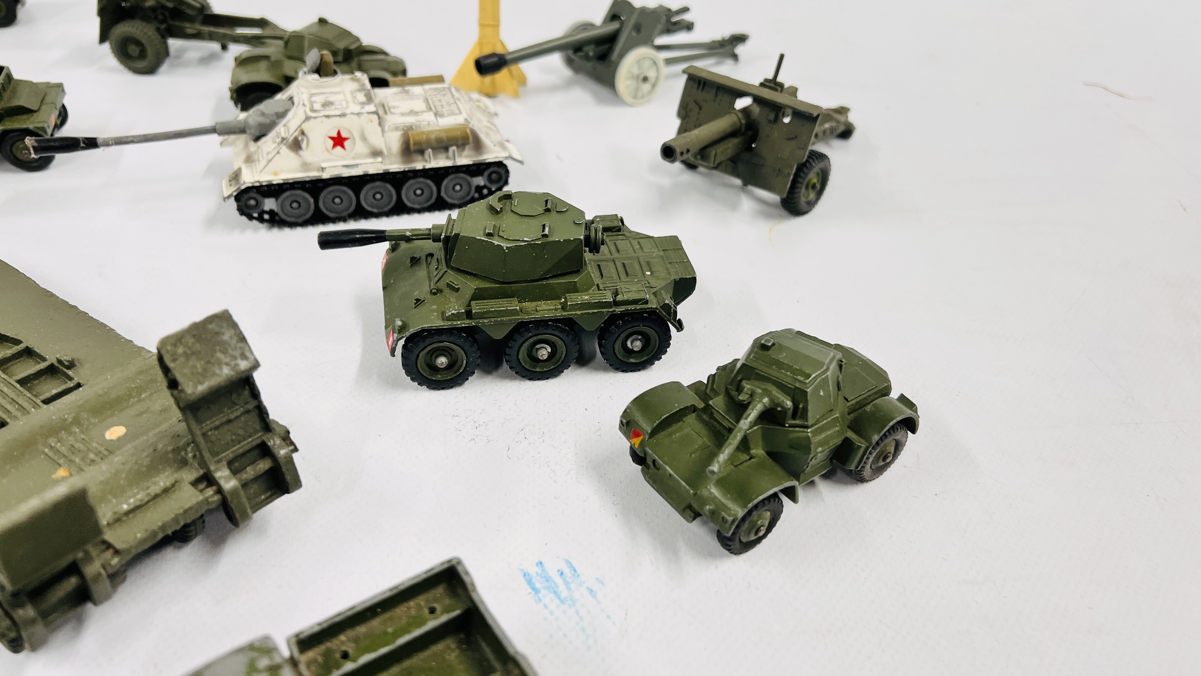 BOX OF MAINLY VINTAGE DINKY AND CORGI MILITARY VEHICLES. - Image 3 of 15