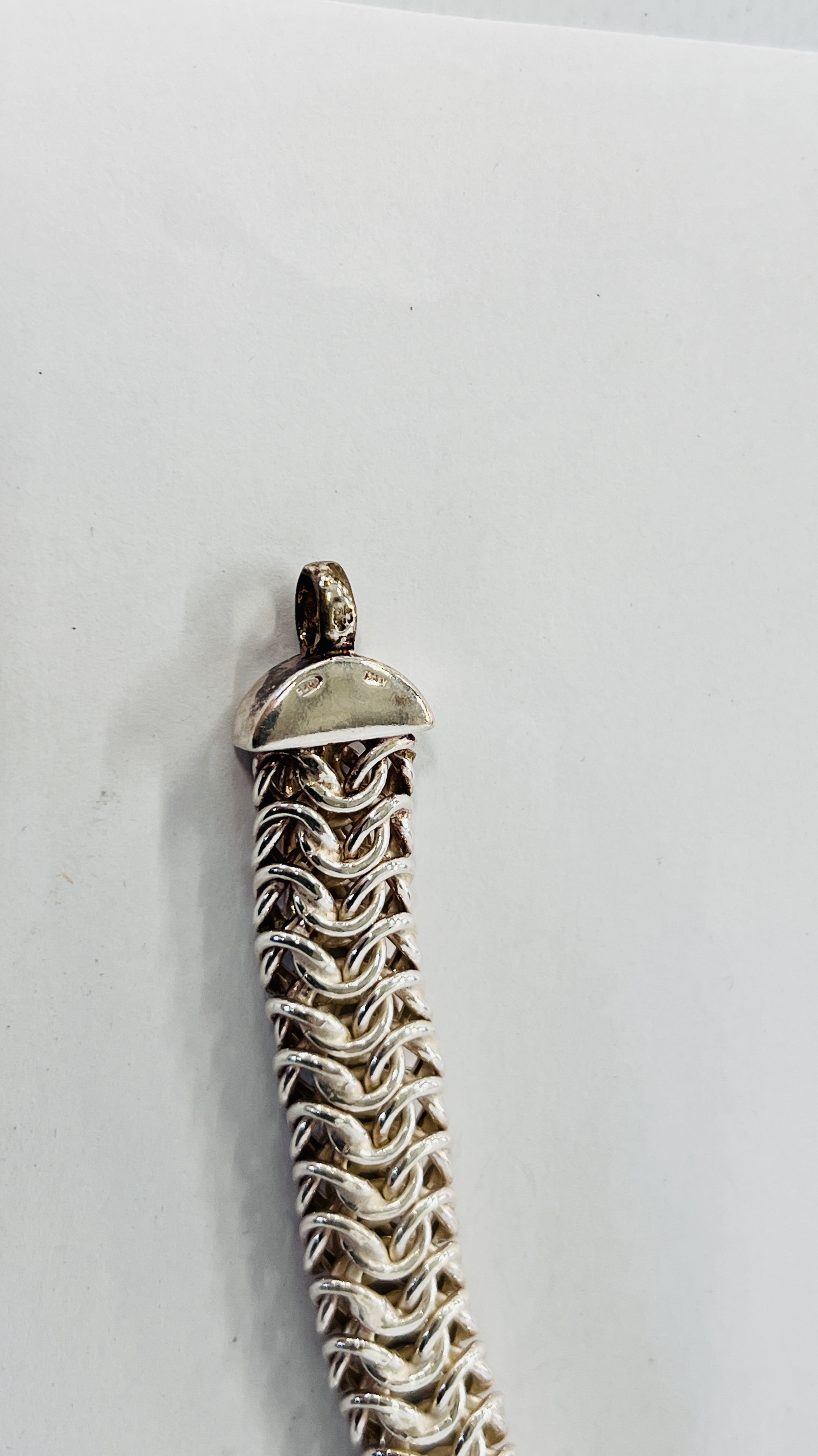 BOXED SILVER WOVEN BRACELET. - Image 6 of 7