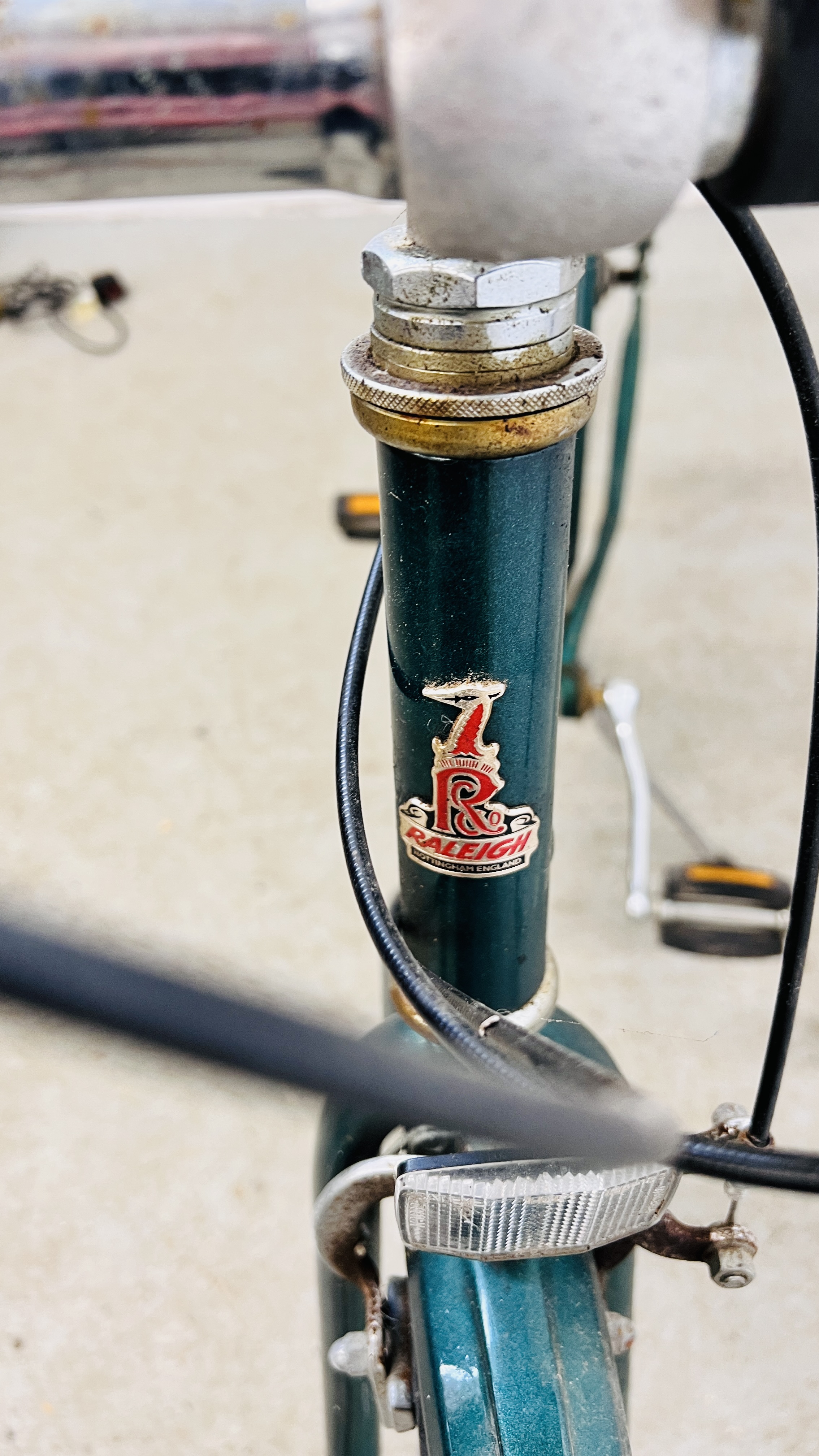GENTLEMAN'S RALEIGH "CHILTERN" THREE SPEED BICYCLE. - Image 3 of 9