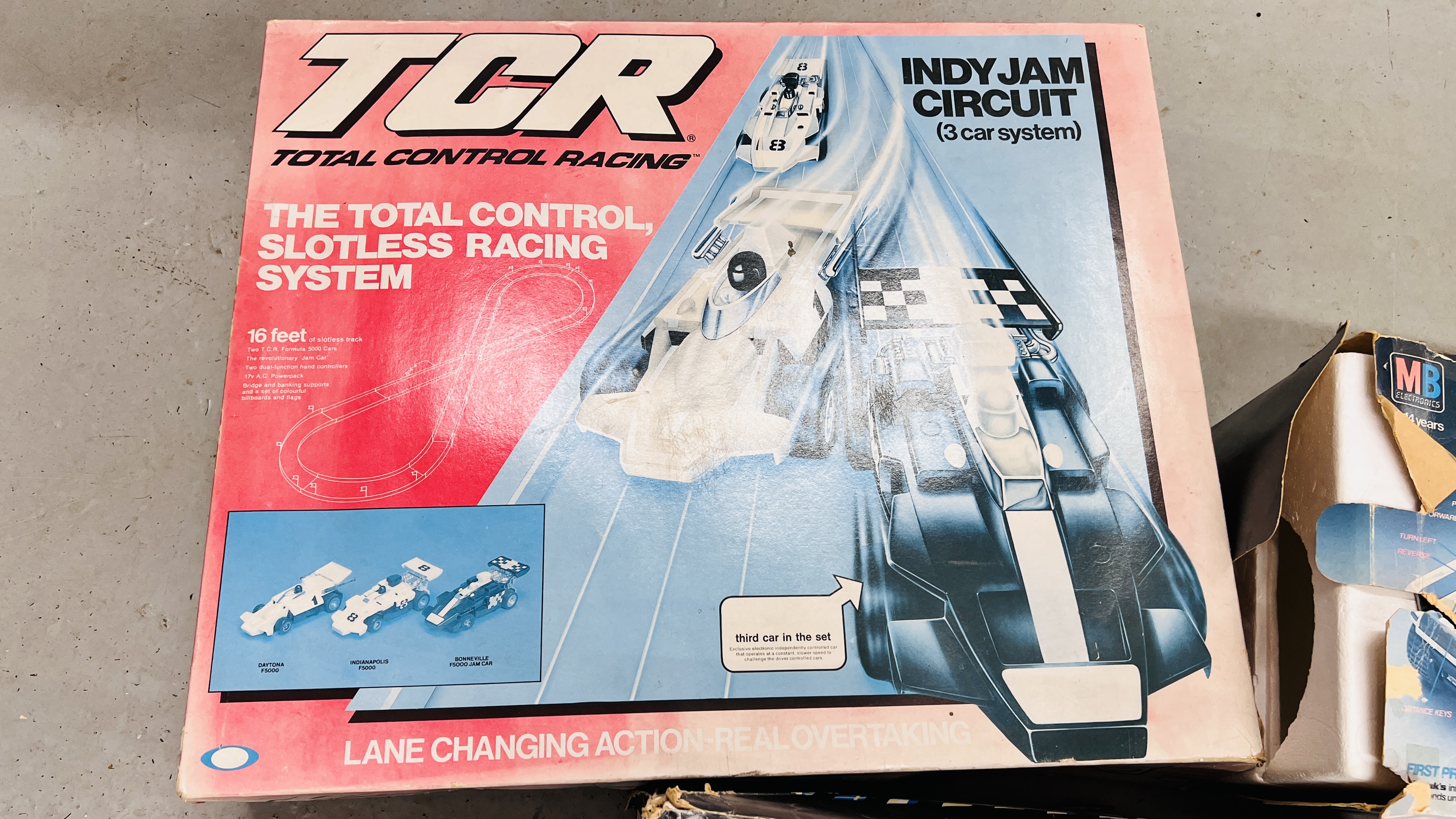 LARGE GROUP OF RETRO TOYS TO INCLUDE BOXED FISHER PRICE ALPHA PROBE ROCKET, BOXED BIG TRACK, - Image 7 of 7