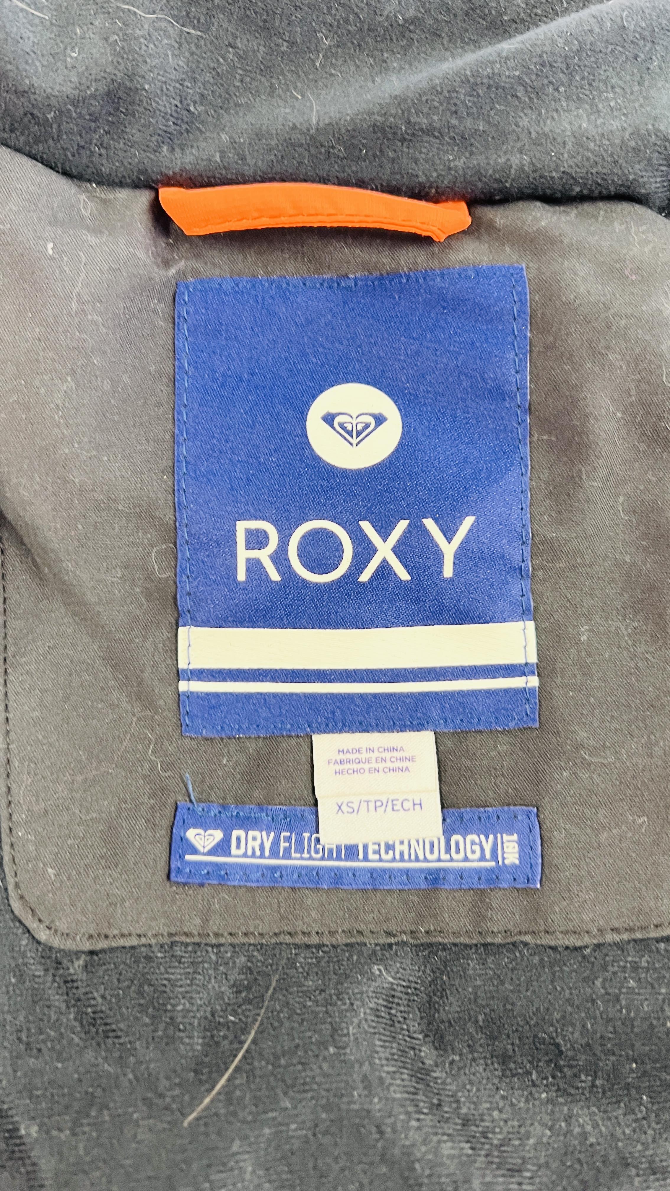 AN AS NEW ROXY DRY FLIGHT TECHNOLOGY SKI COAT, XS. - Image 4 of 6