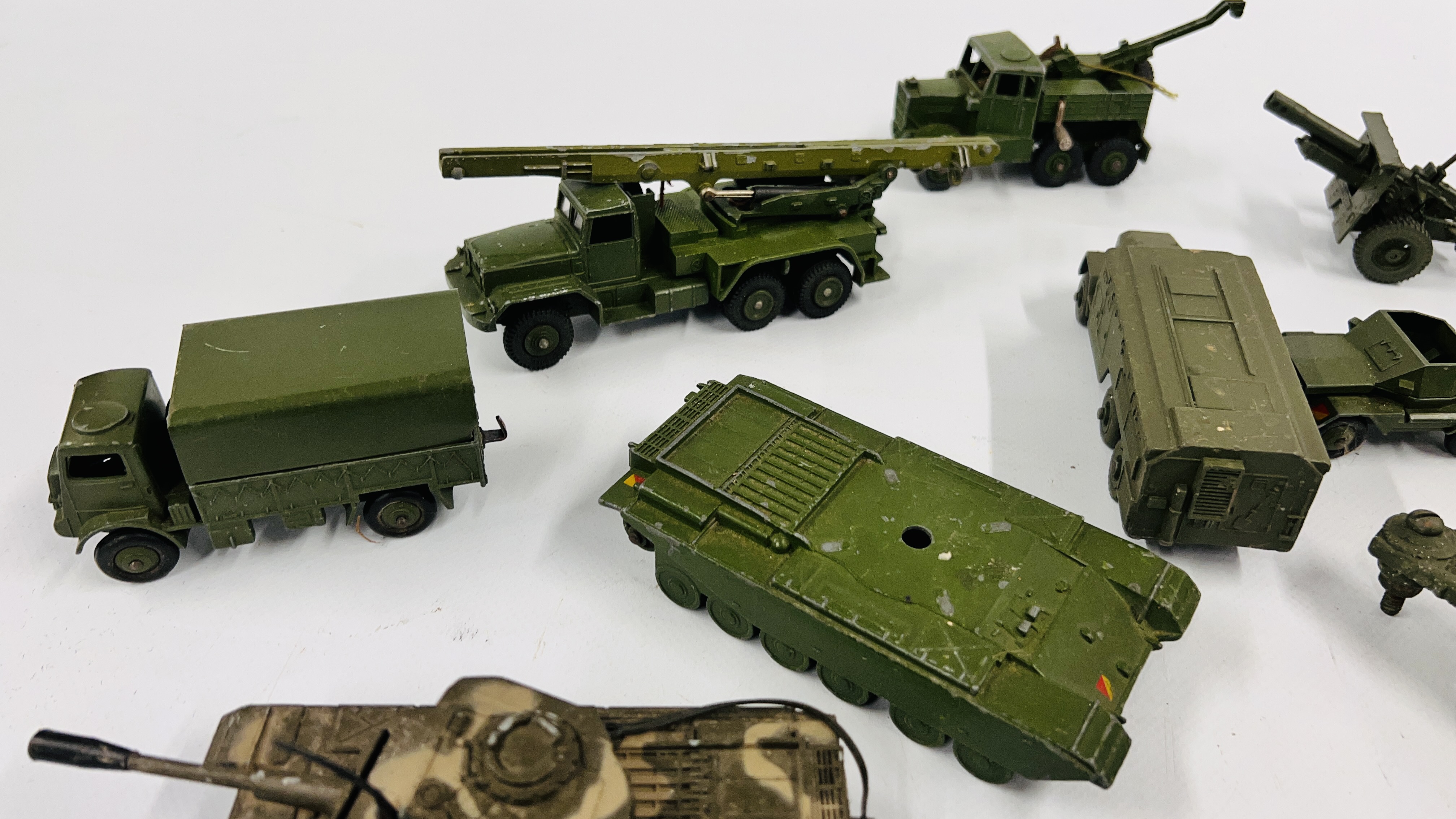 BOX OF MAINLY VINTAGE DINKY AND CORGI MILITARY VEHICLES. - Image 7 of 15