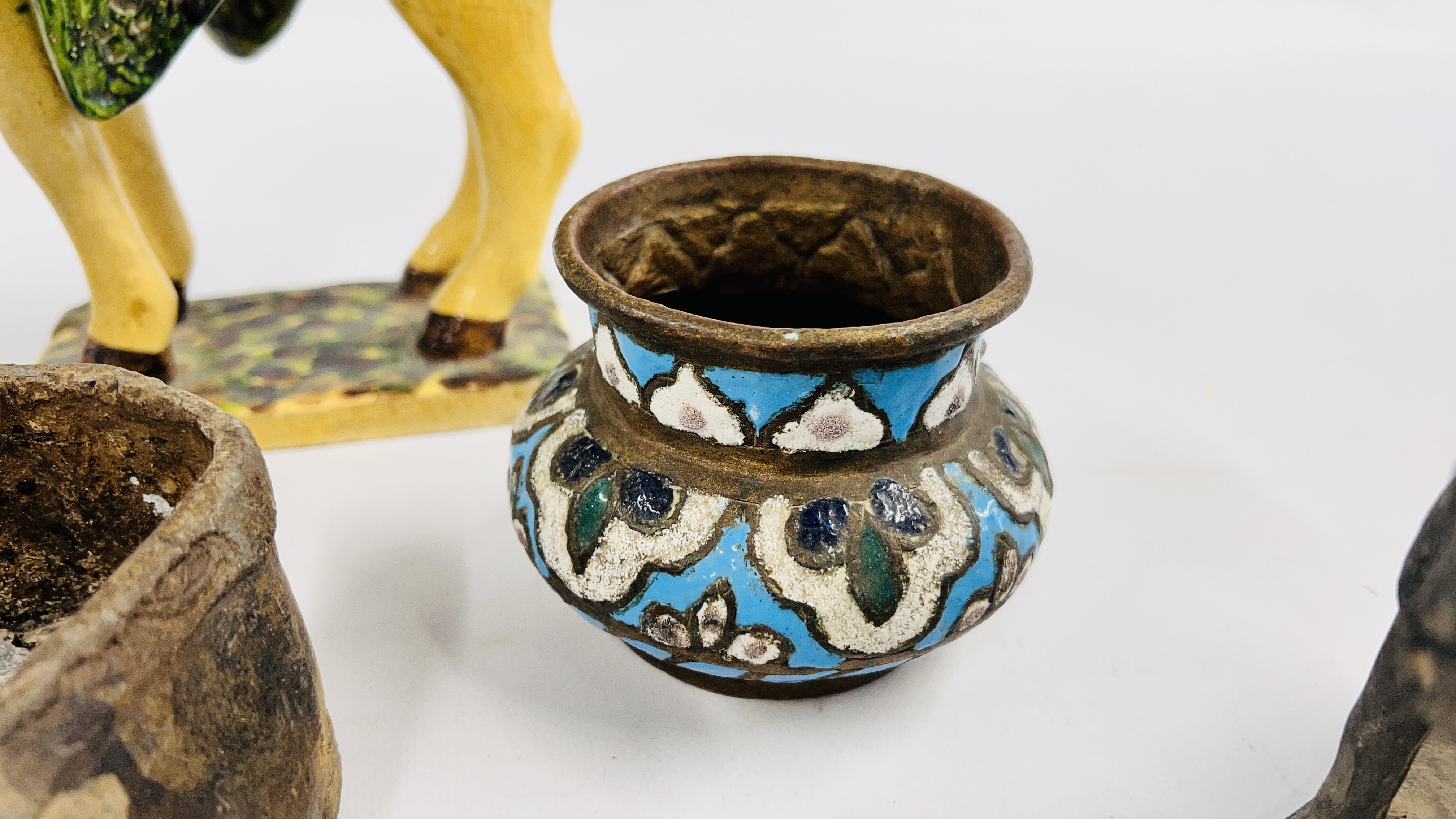 A GROUP OF ORIENTAL COLLECTIBLES TO INCLUDE A HAMMERED COPPER VASE, ENAMELLED MATCHBOX HOLDER, MASK, - Image 3 of 12