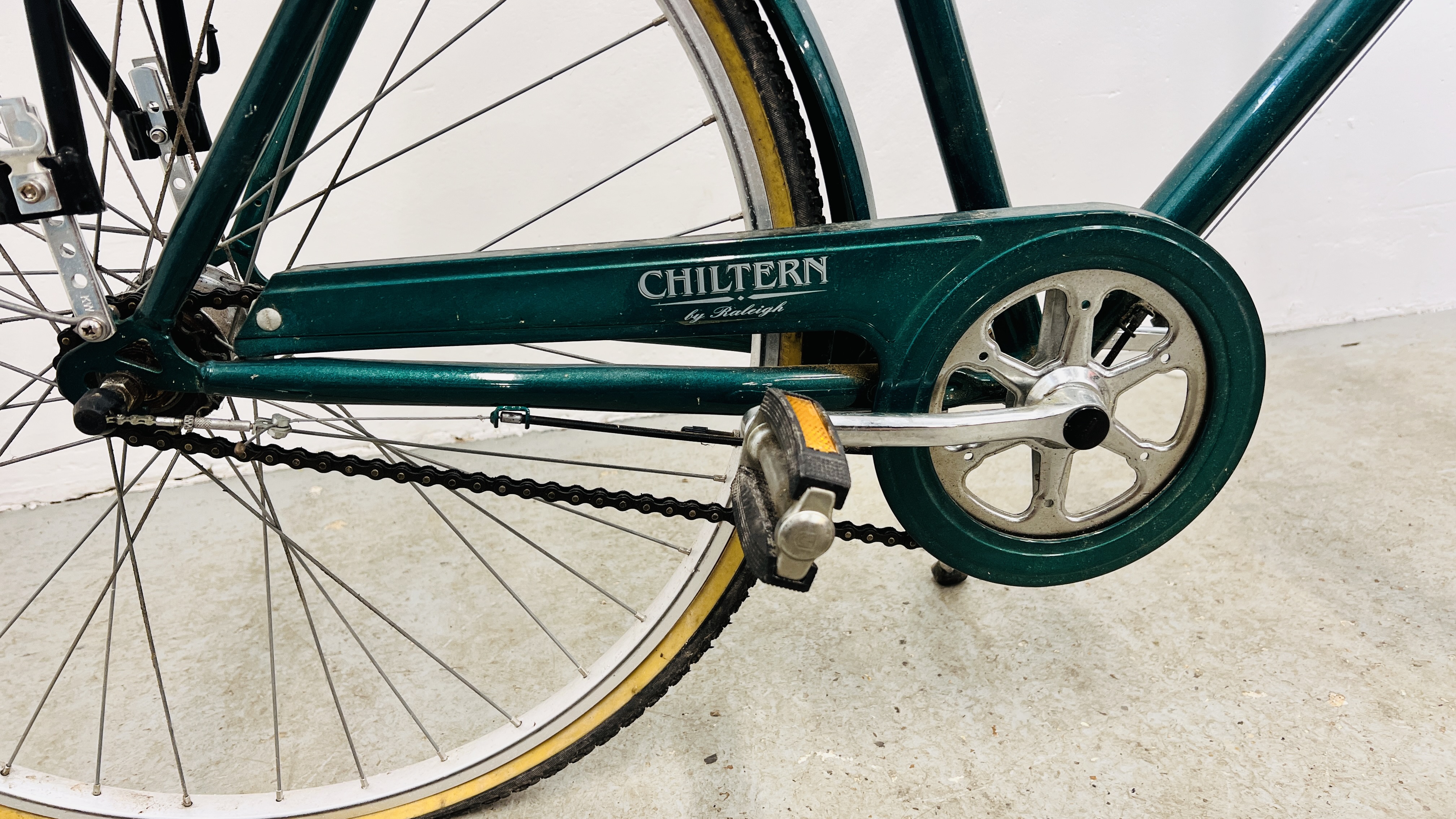 GENTLEMAN'S RALEIGH "CHILTERN" THREE SPEED BICYCLE. - Image 7 of 9