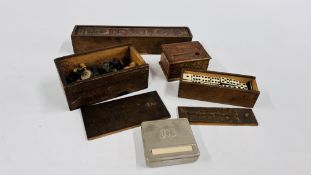 A BOX OF VINTAGE GAMES TO INCLUDE A WOODEN CHESS SET AND A SUPERIOR BONE AND EBONY DOMINOES IN