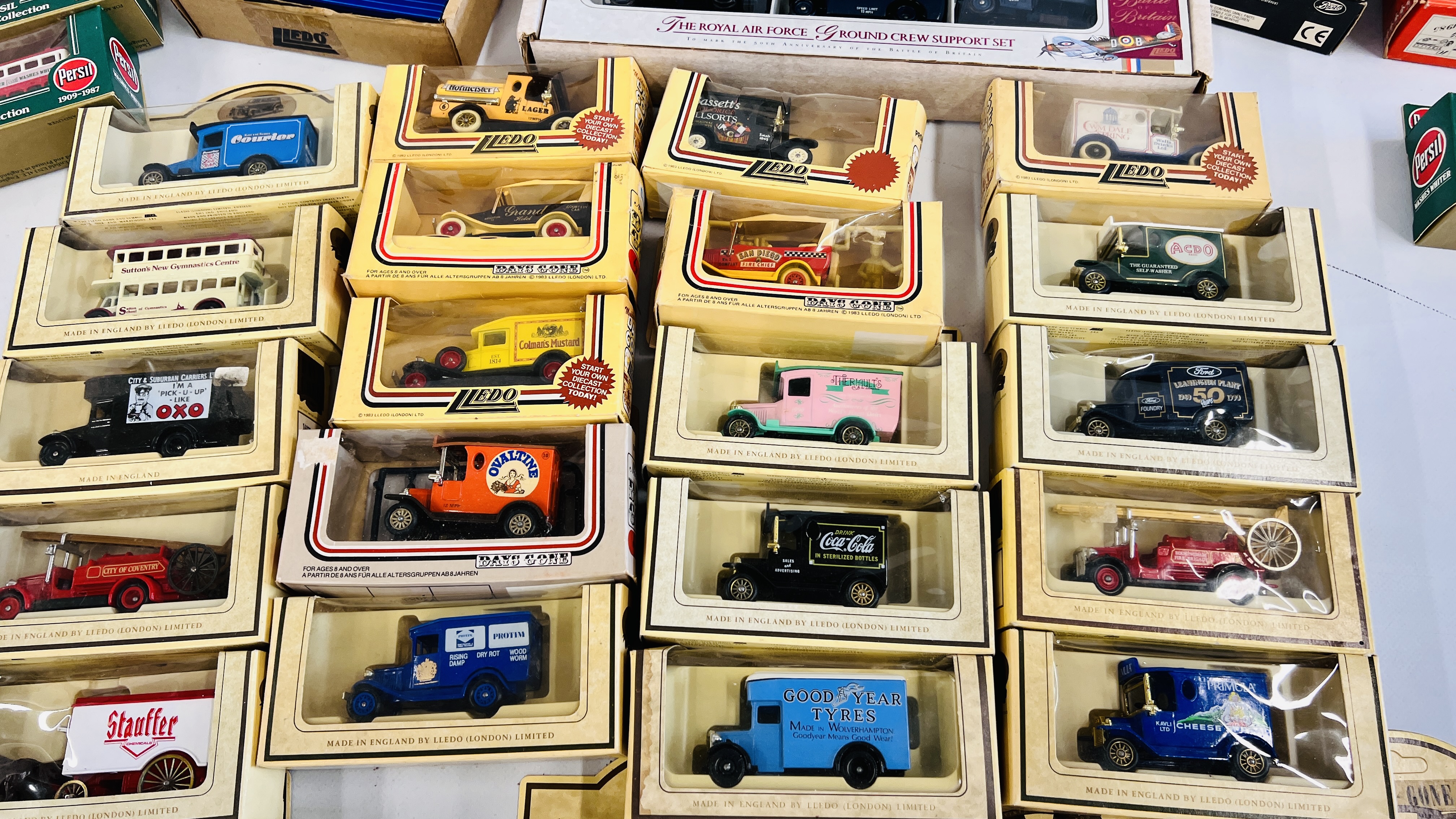 LARGE COLLECTION BOXED DIE-CAST VEHICLES INCLUDING LLEDO. - Image 3 of 9