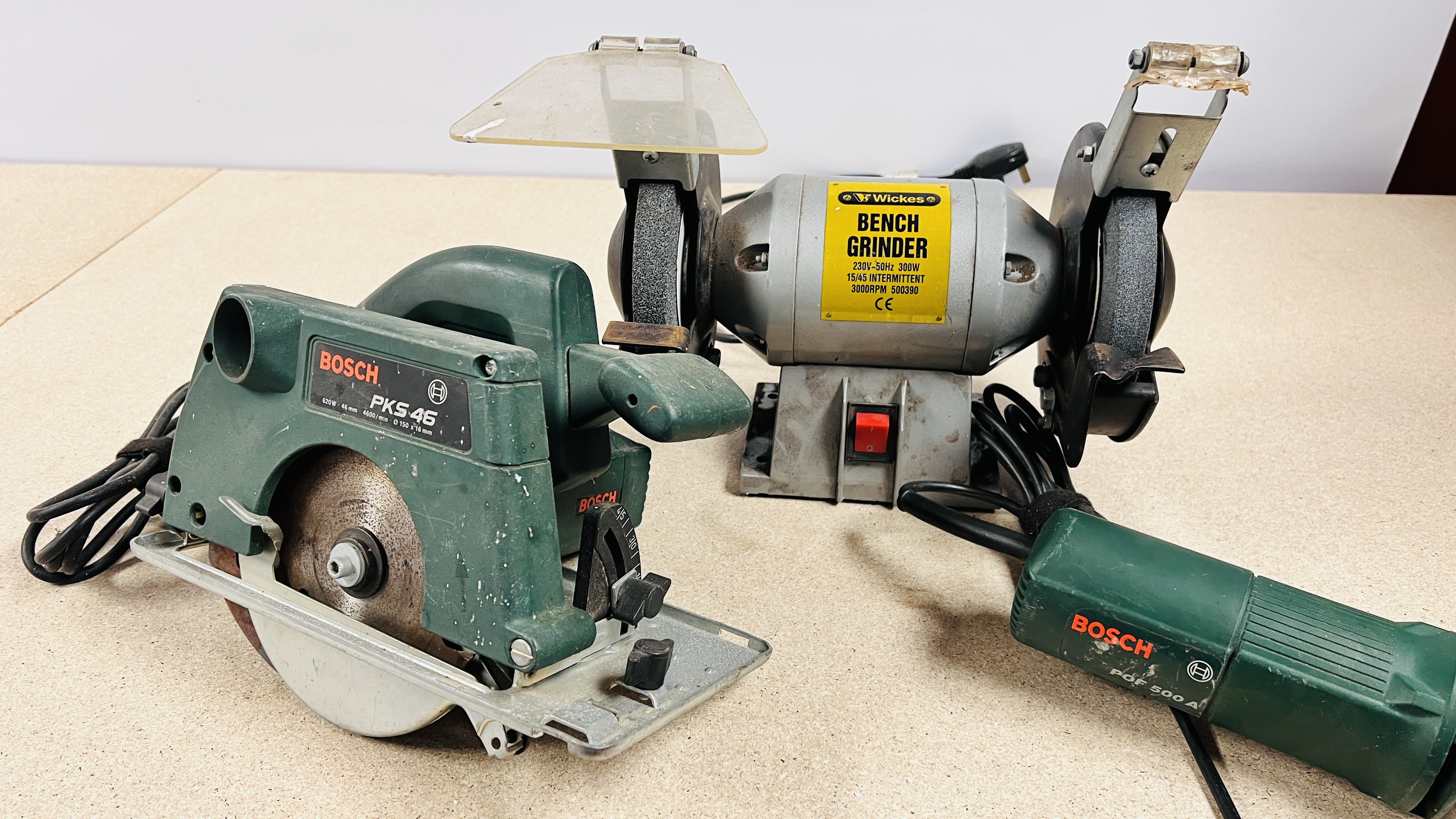 BOSCH PKS 46 CIRCULAR SAW, WICKES BENCH GRINDER + BOSCH POF 500 A ROUTER - SOLD AS SEEN.