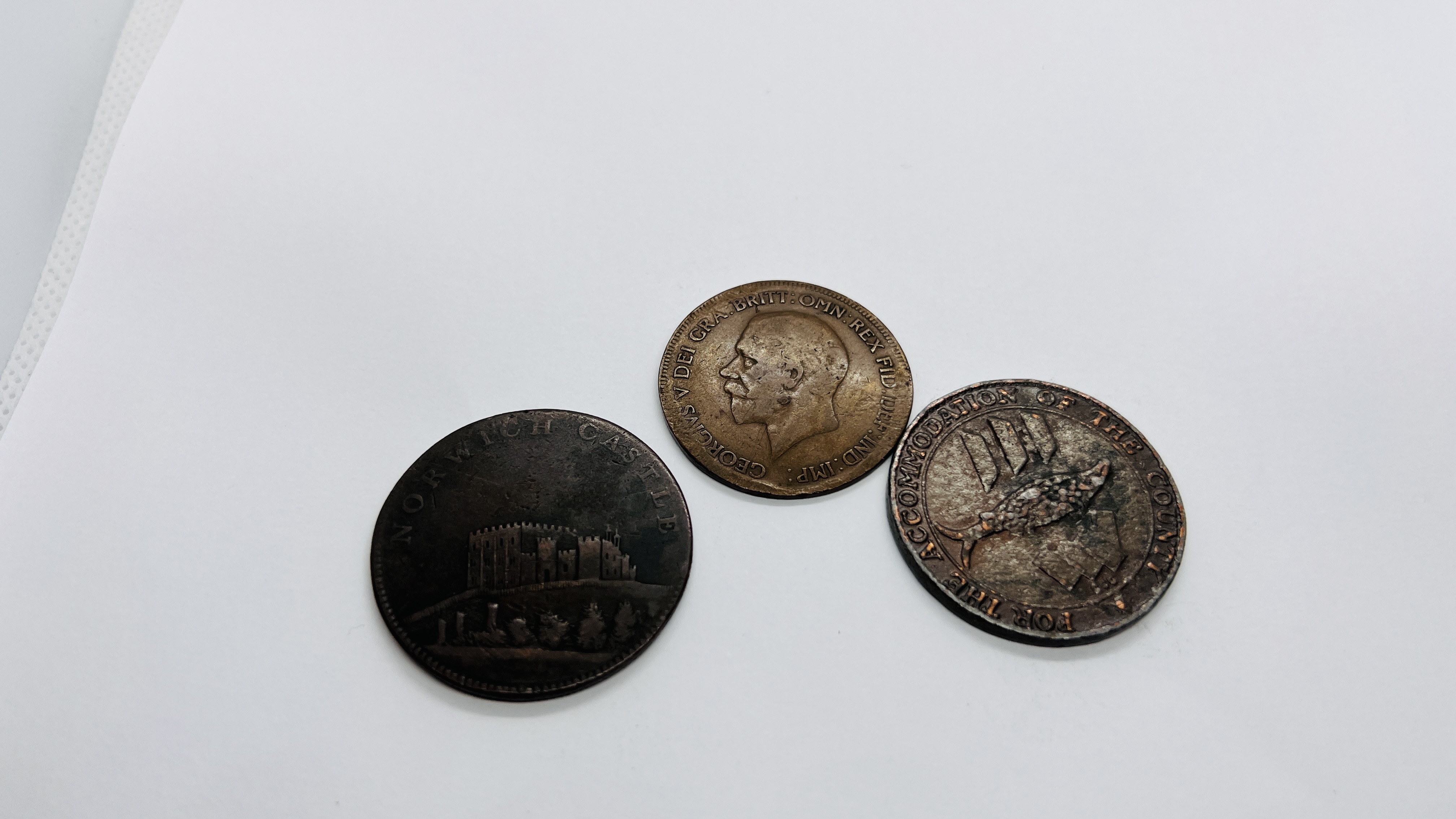 A NORWICH TOKEN 1811, A CORNISH PENNY 1811 AND A DOUBLE HEADED PENNY. - Image 5 of 5