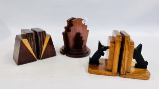 THREE PAIRS OF VINTAGE WOODEN BOOKENDS TO INCLUDE ART DECO EXAMPLES.