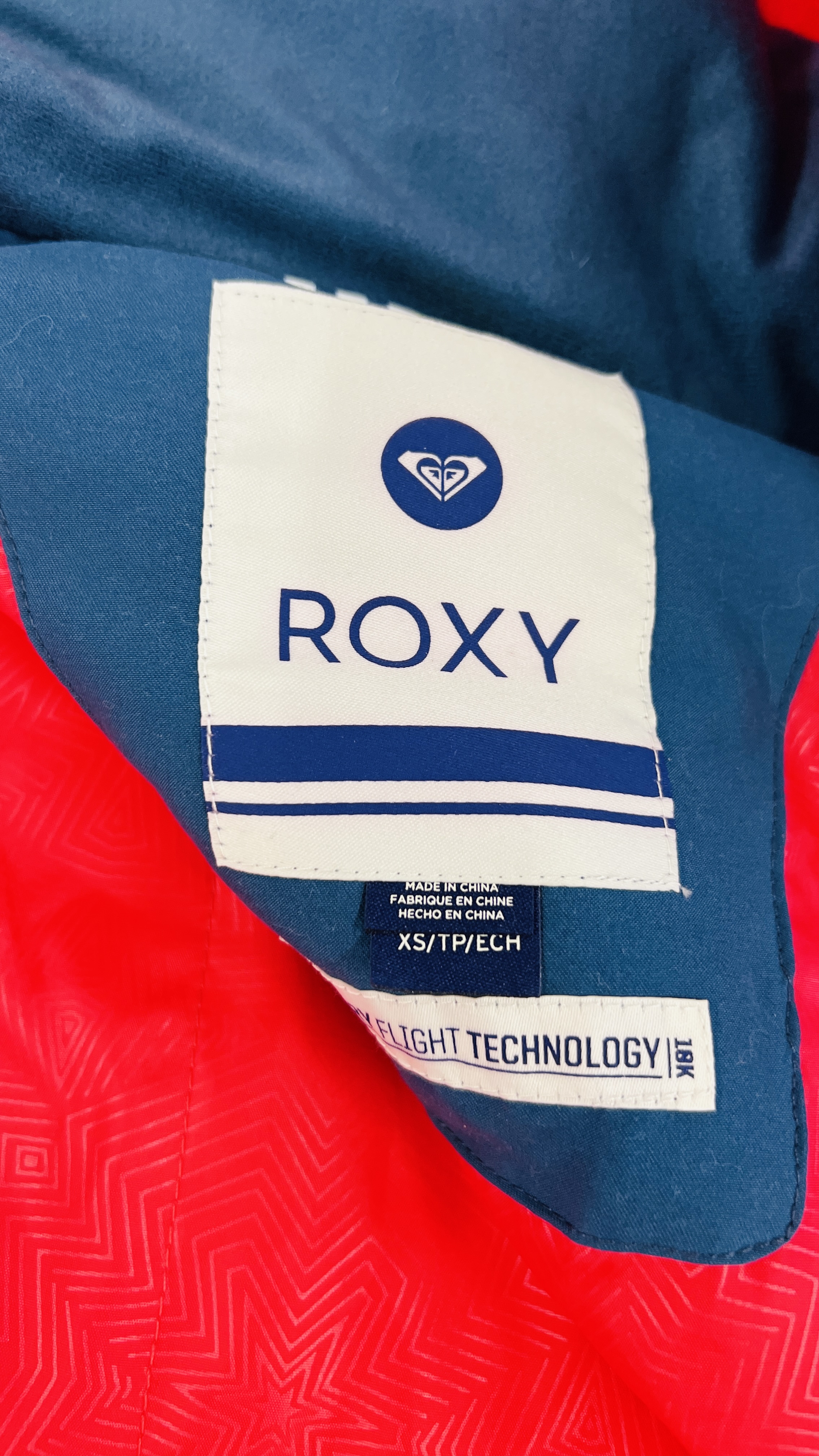 AN AS NEW ROXY DRY FLIGHT TECHNOLOGY SKI COAT, XS. - Image 6 of 8