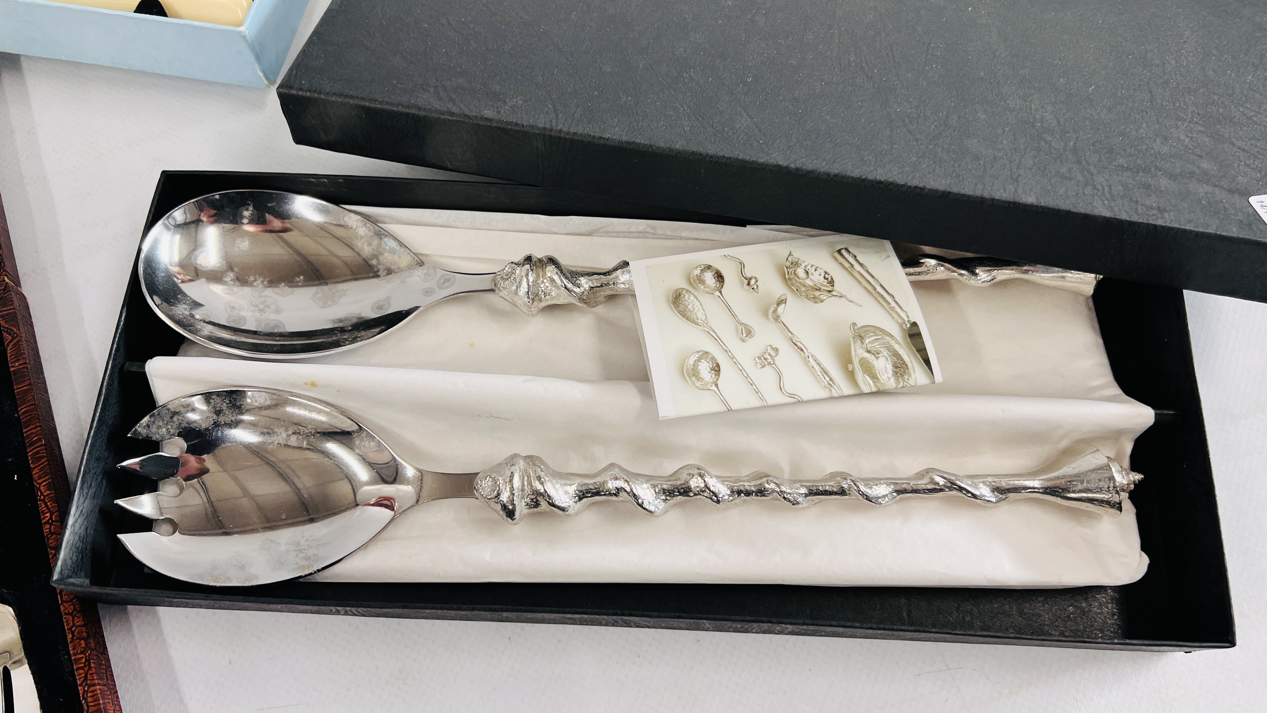 A GROUP OF BOXED CUTLERY TO INCLUDE GLOVER & SMITH SALAD SERVERS, CASED SET OF 6 CAKE FORKS. - Image 5 of 5