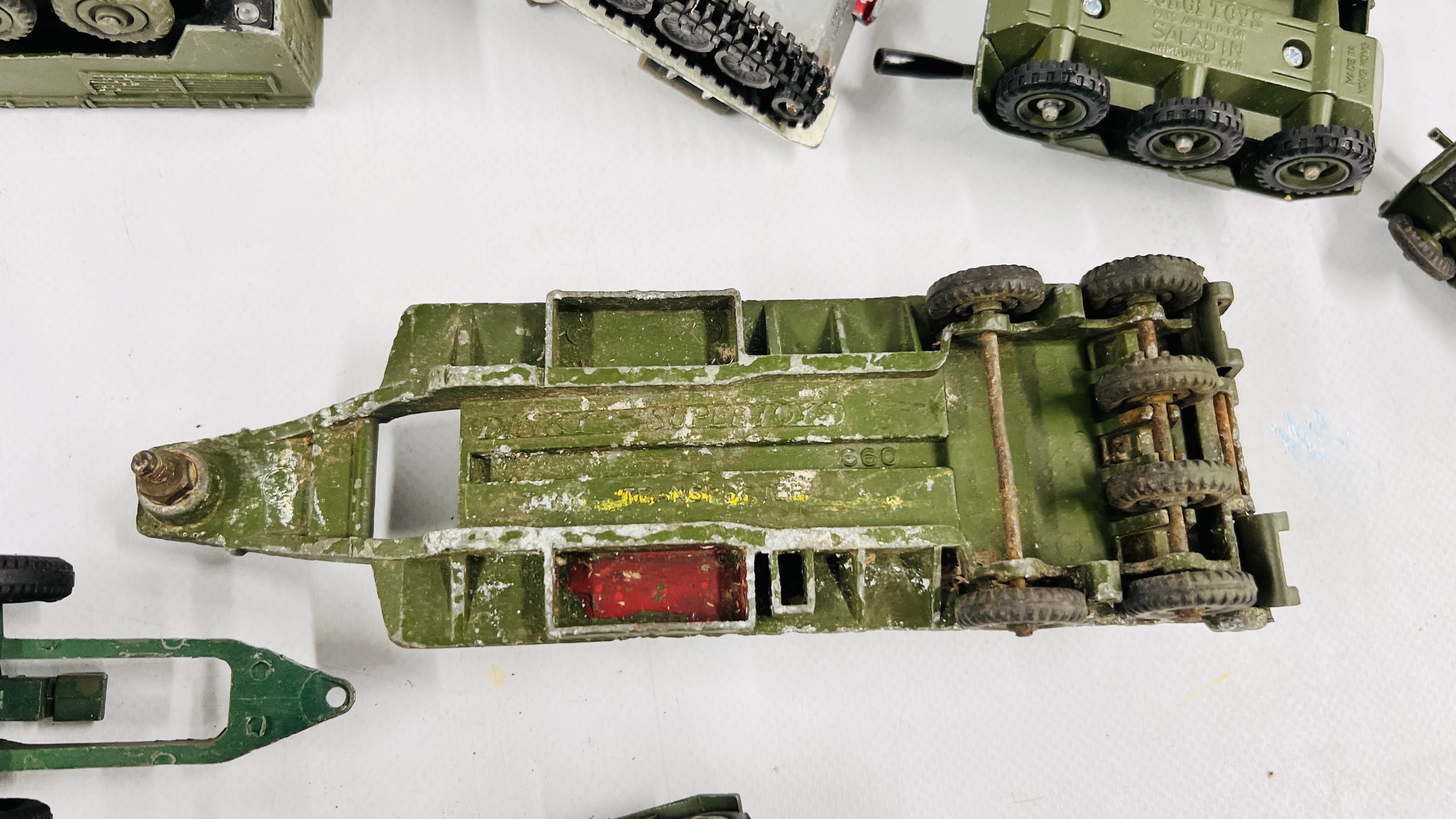BOX OF MAINLY VINTAGE DINKY AND CORGI MILITARY VEHICLES. - Image 15 of 15