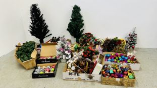 11 BOXES CONTAINING EXTENSIVE COLLECTION OF MIXED XMAS DECS TO INCLUDE BOXED BAUBLE SETS,