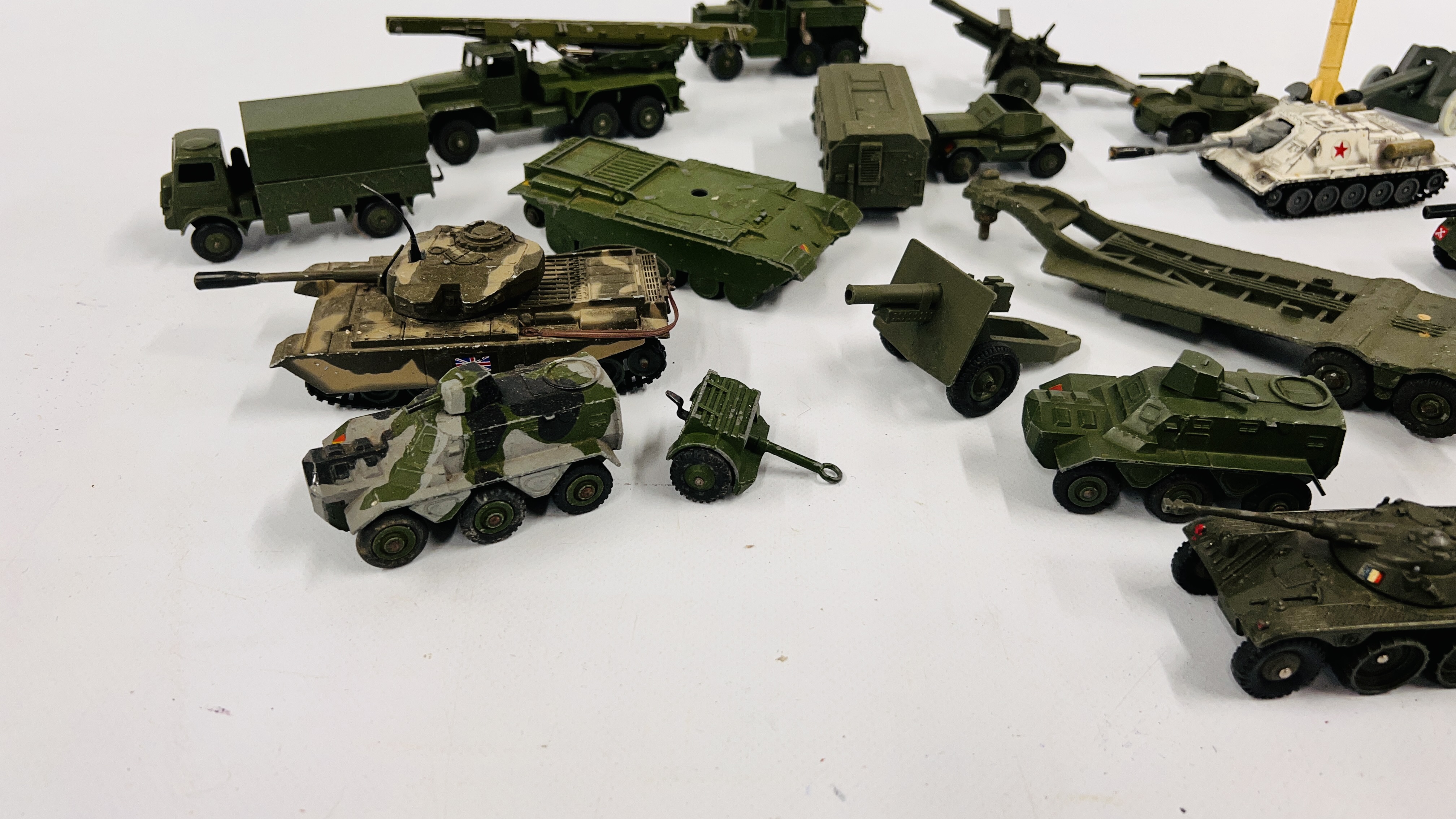 BOX OF MAINLY VINTAGE DINKY AND CORGI MILITARY VEHICLES. - Image 8 of 15