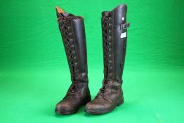 A PAIR OF LADIES SIZE 6 BAREBACK KNEE HIGH LEATHER BOOTS