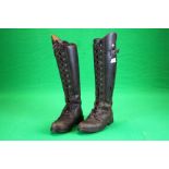 A PAIR OF LADIES SIZE 6 BAREBACK KNEE HIGH LEATHER BOOTS