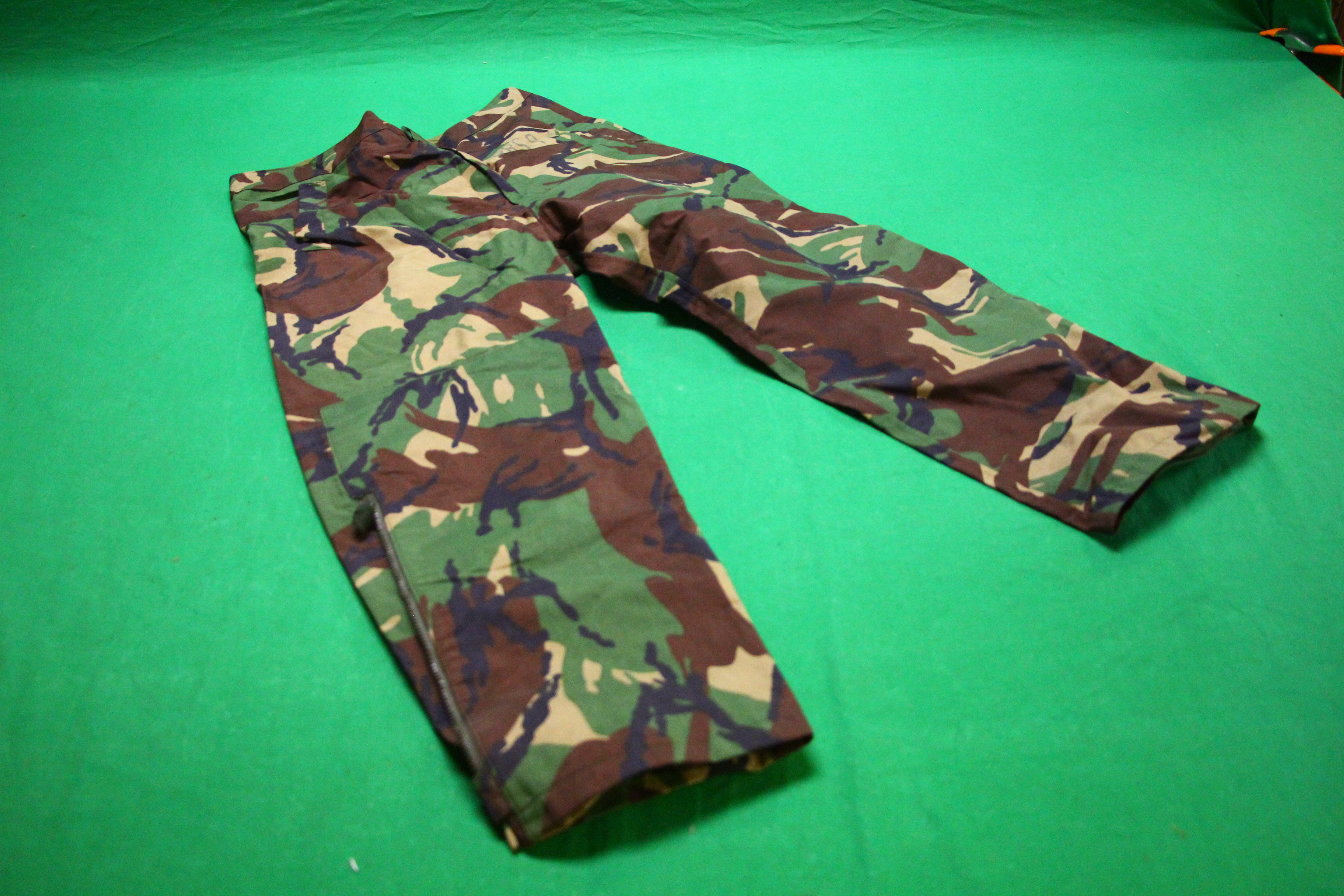 AS NEW CAMOFLAGE CLOTHING TO INCLUDE JACKET, TROUSERS, - Image 7 of 8