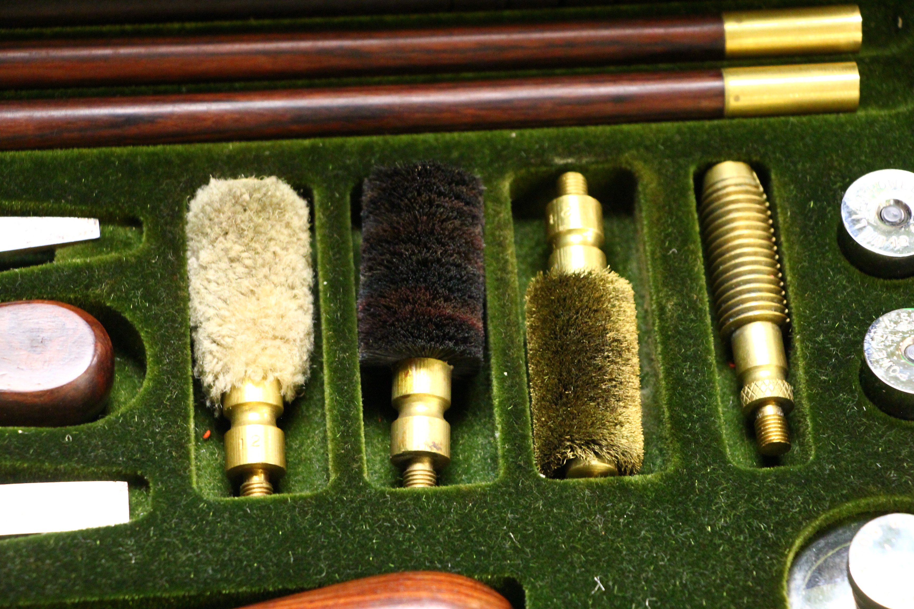 A WILLIAM POWELL CASED 12 GAUGE GUN CLEANING KIT AND ACCESSORIES - Image 5 of 9