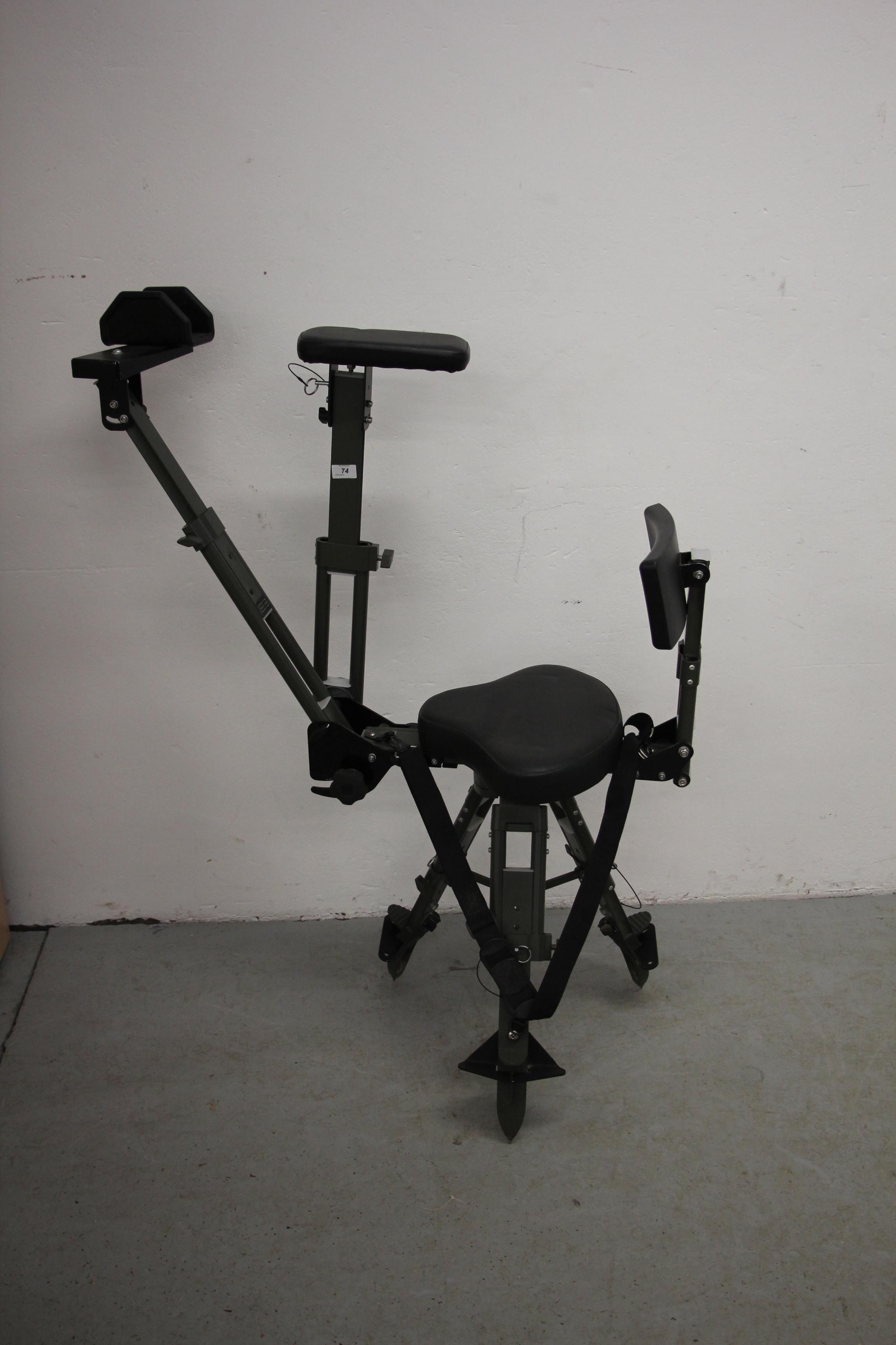 AN IDLEBACK ADJUSTABLE REVOLVING SHOOTING CHAIR WITH COMFORT SEAT - Image 8 of 8