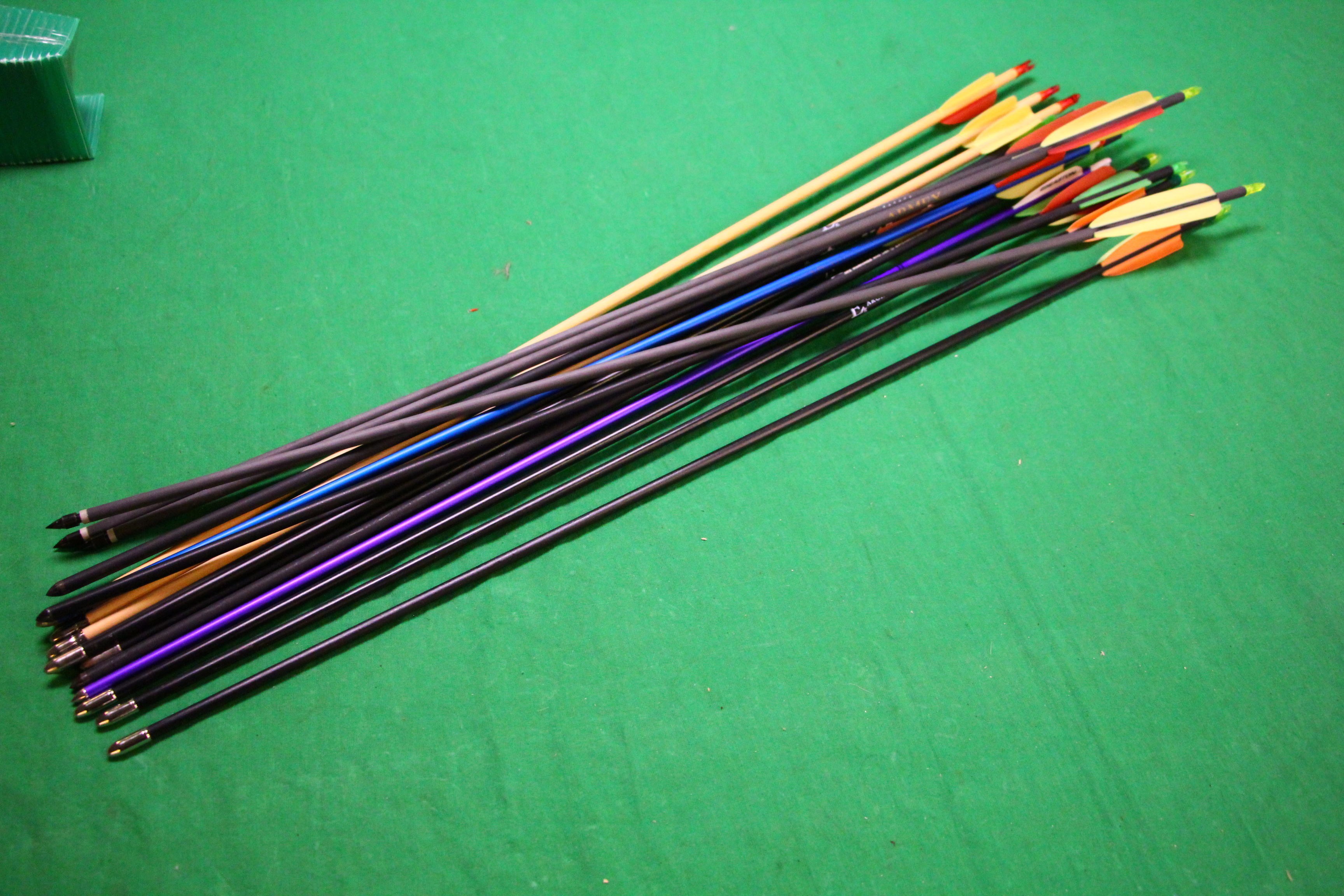 16 ARCHERY ARROWS