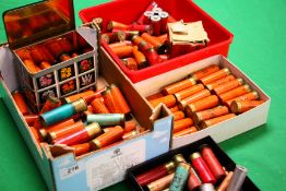A COLLECTION OF MIXED GAUGE VINTAGE SHOTGUN CARTRIDGES MANY PAPER CASED TO INCLUDE ELEY GRAND PRIX,