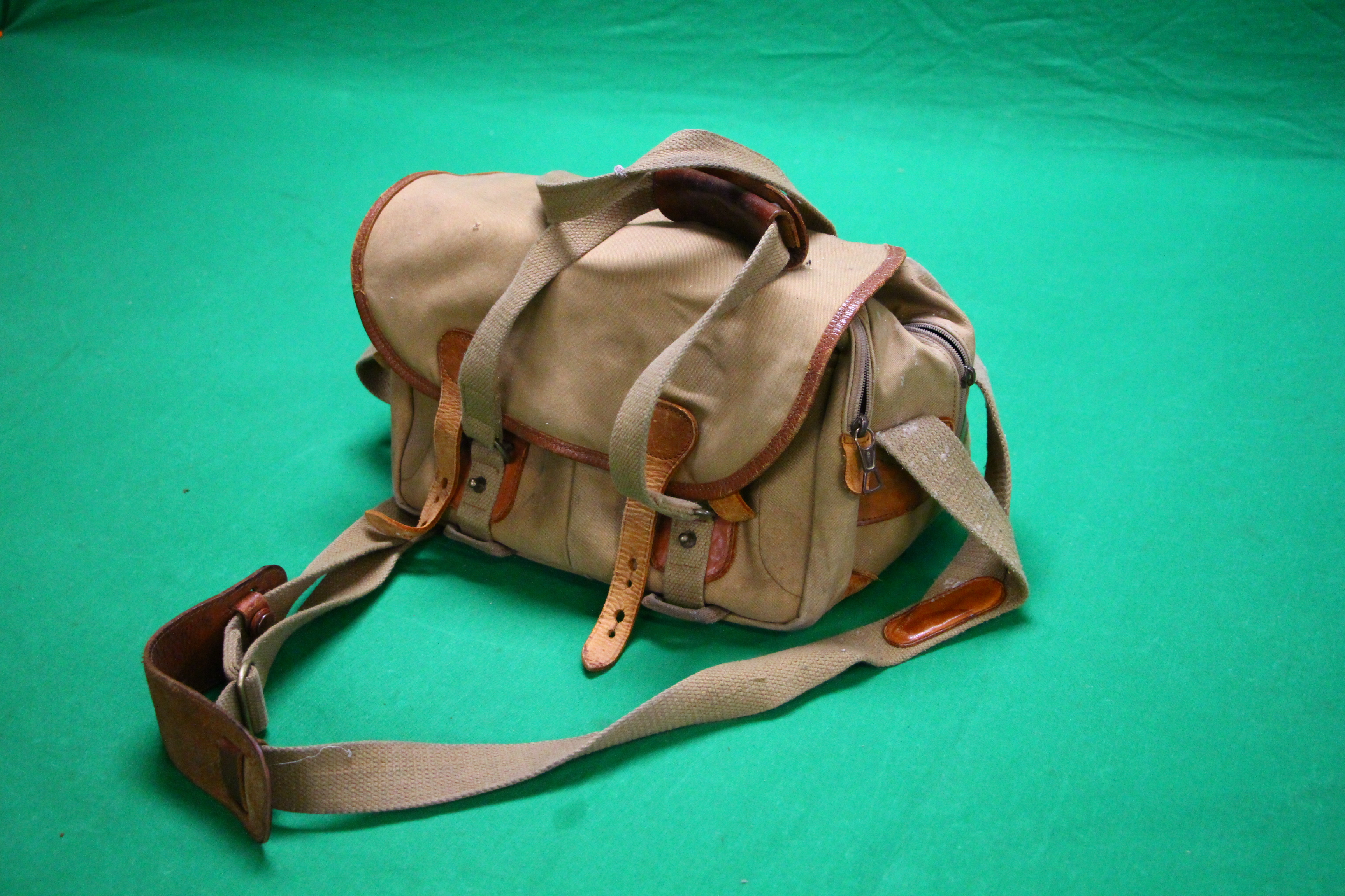 A GOOD QUALITY BILLINGTON CANVAS SHOOTING BAG - Image 4 of 8