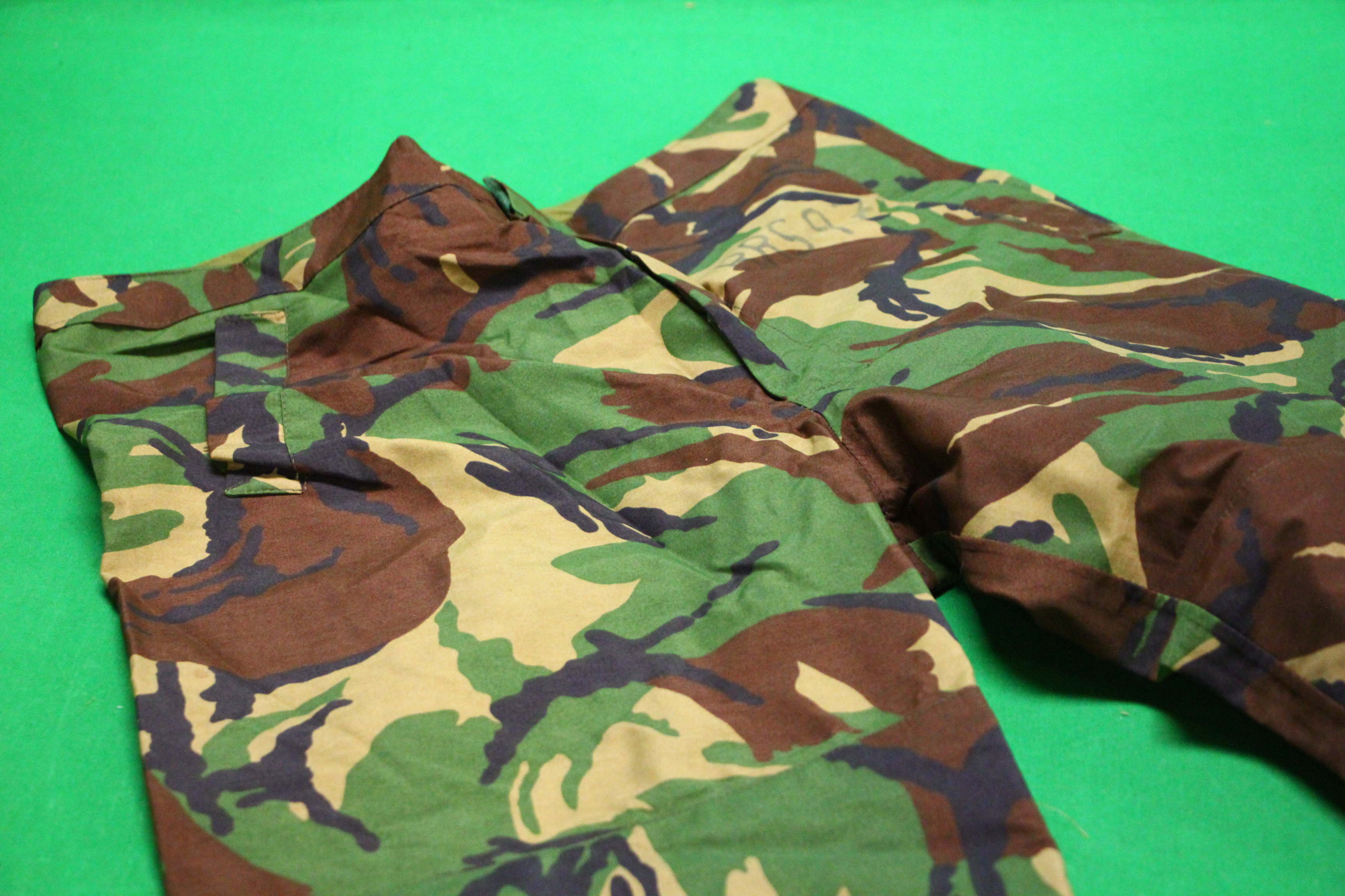 AS NEW CAMOFLAGE CLOTHING TO INCLUDE JACKET, TROUSERS, - Image 8 of 8