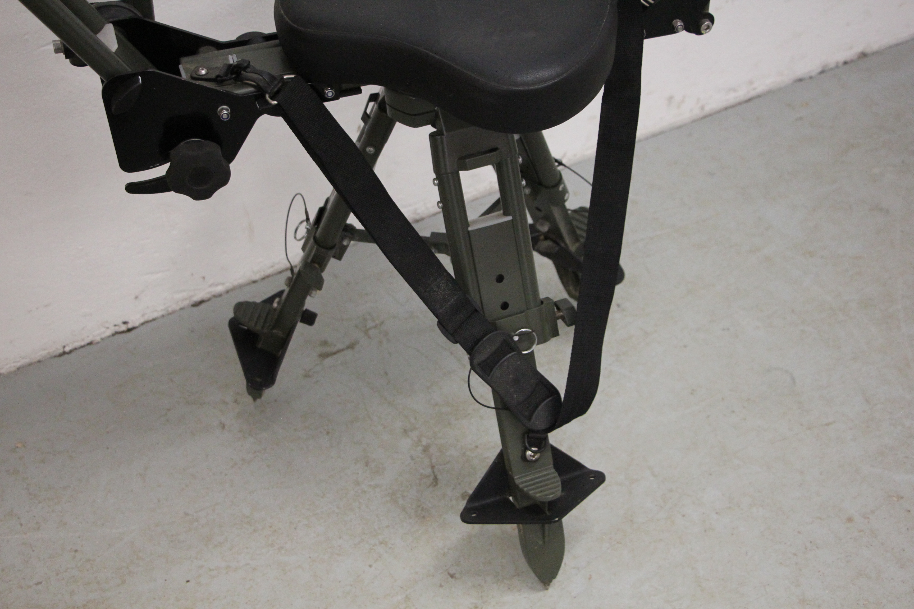AN IDLEBACK ADJUSTABLE REVOLVING SHOOTING CHAIR WITH COMFORT SEAT - Image 6 of 8