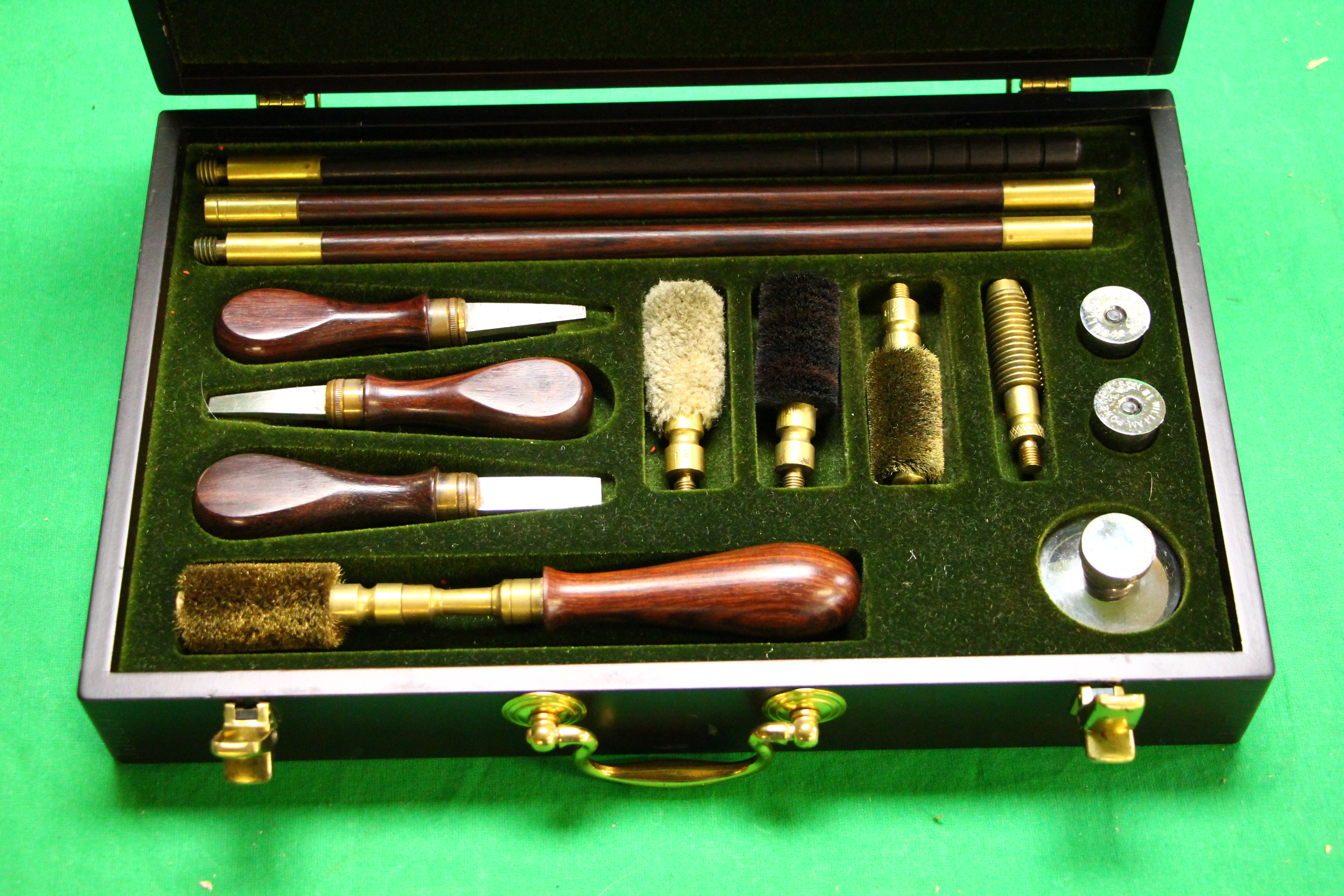 A WILLIAM POWELL CASED 12 GAUGE GUN CLEANING KIT AND ACCESSORIES - Image 2 of 9