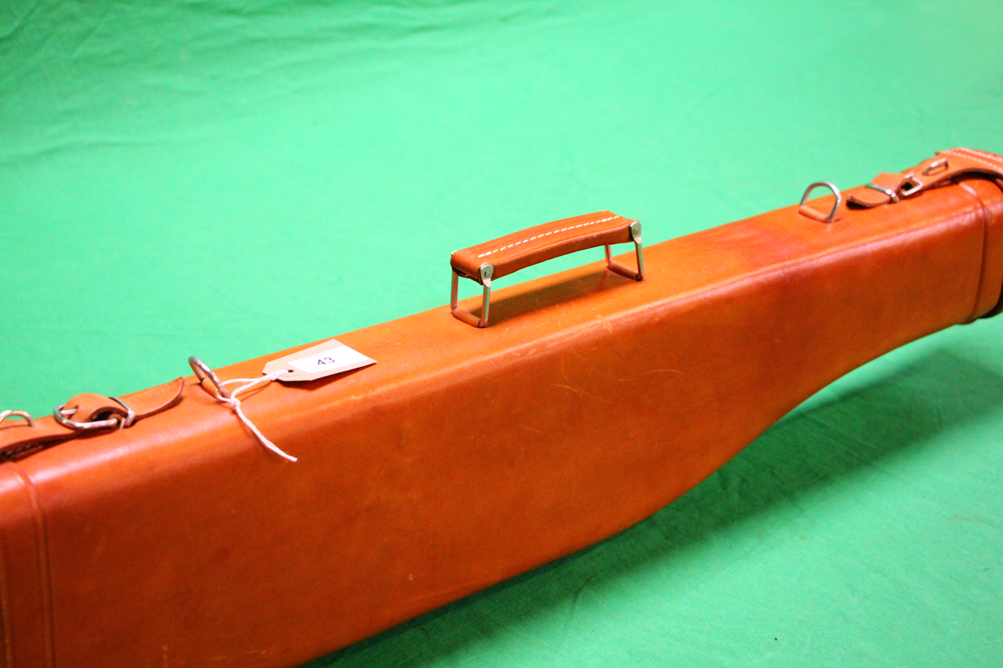 A GOOD QUALITY MODERN LEATHER LEG OF MUTTON GUN CASE - Image 3 of 13