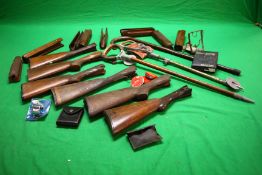 A COLLECTION OF VARIOUS GUN ACCESSORIES TO INCLUDE SHOTGUN FORE ENDS AND STOCKS, WASP PELLETS,