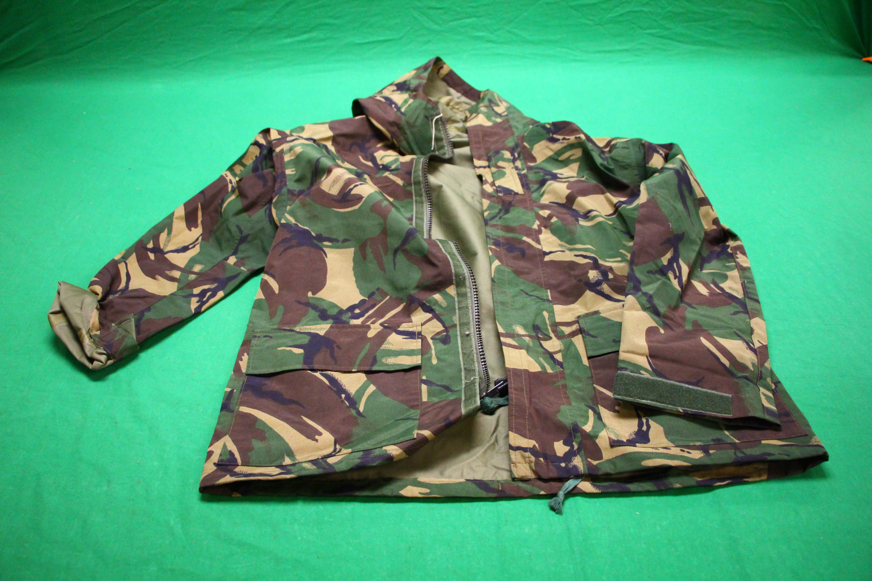 AS NEW CAMOFLAGE CLOTHING TO INCLUDE JACKET, TROUSERS, - Image 6 of 8