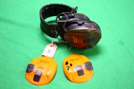 A PAIR OF PELTOR SPORTTAC ELECTRONIC EAR DEFENDERS WITH SPARE SIDE PLATES