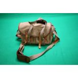 A GOOD QUALITY BILLINGTON CANVAS SHOOTING BAG